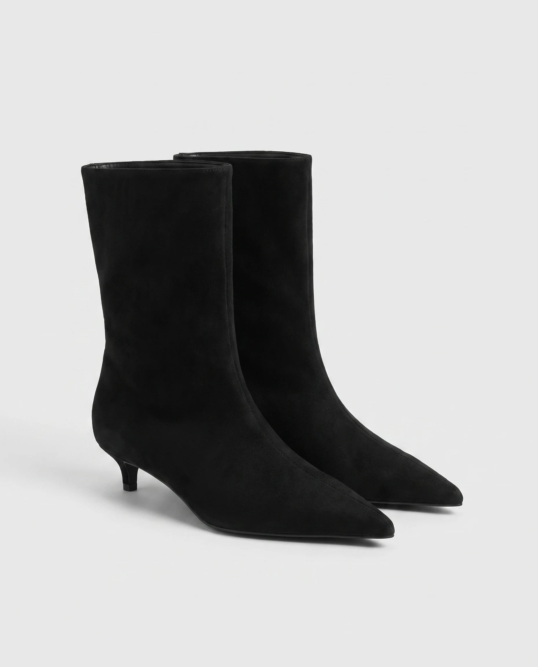 Bottines pointues à talon kitten Nathalène — Noir, paire en packshot studio