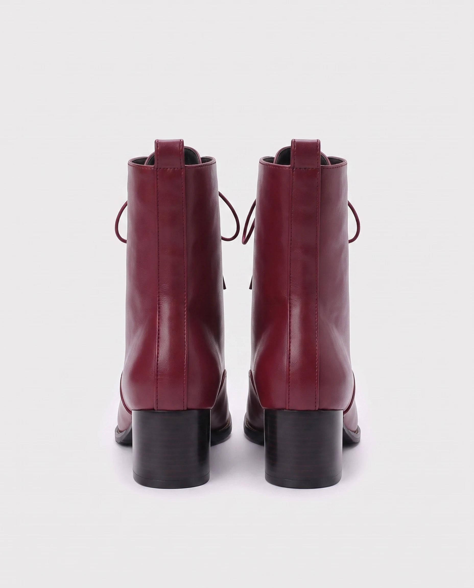 Bottines à lacets à talon effet cuir Alphonsine — Bordeaux, paire vue de dos, pattes de tirage et talons carrés