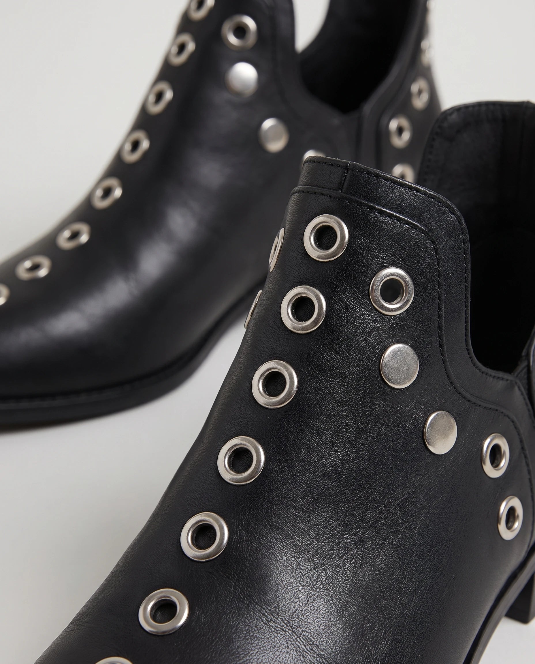 Bottines western à œillets cloutés Azélie — Noir, packshot vue complémentaire