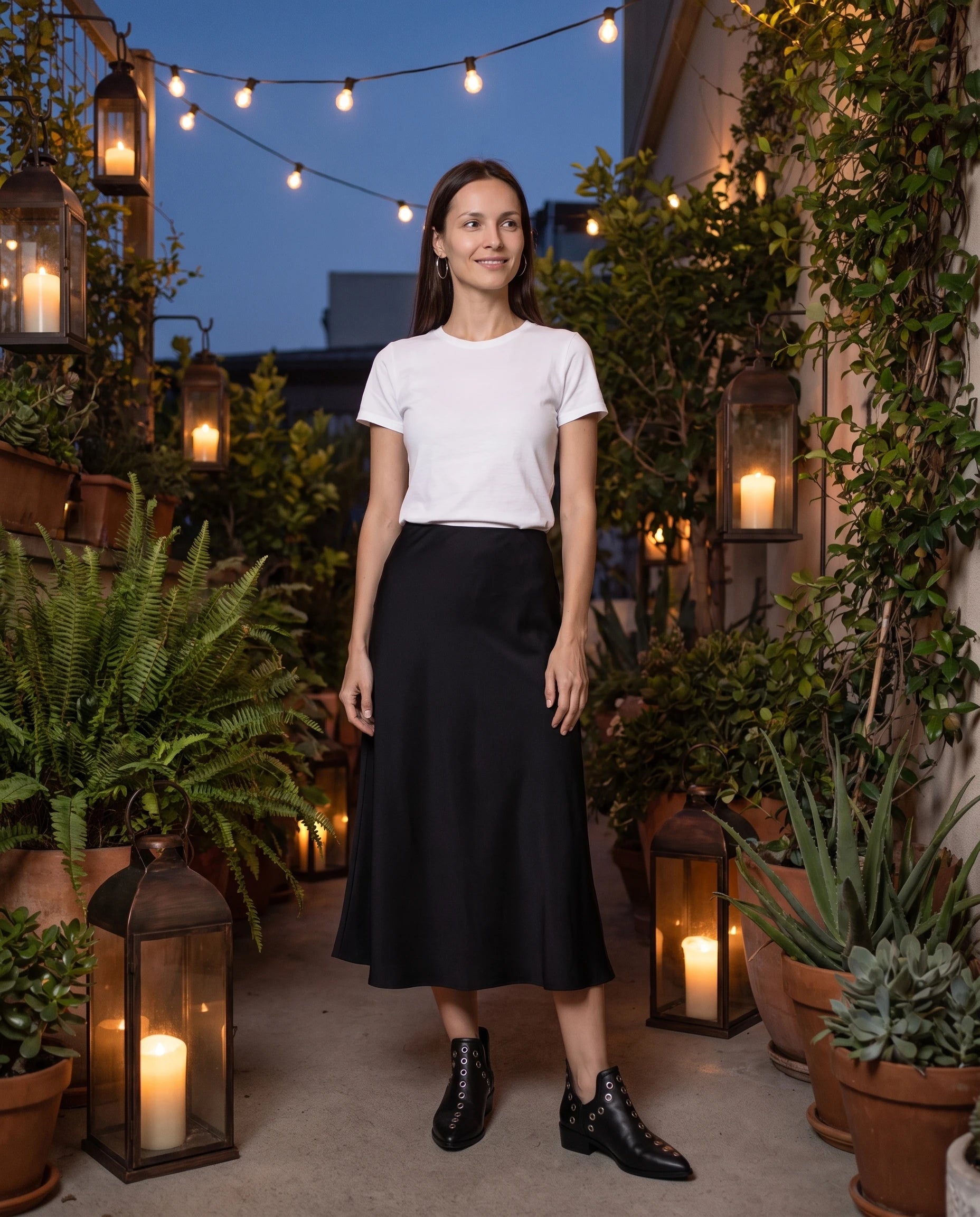 Bottines western à œillets cloutés Azélie — Noir, portées en extérieur