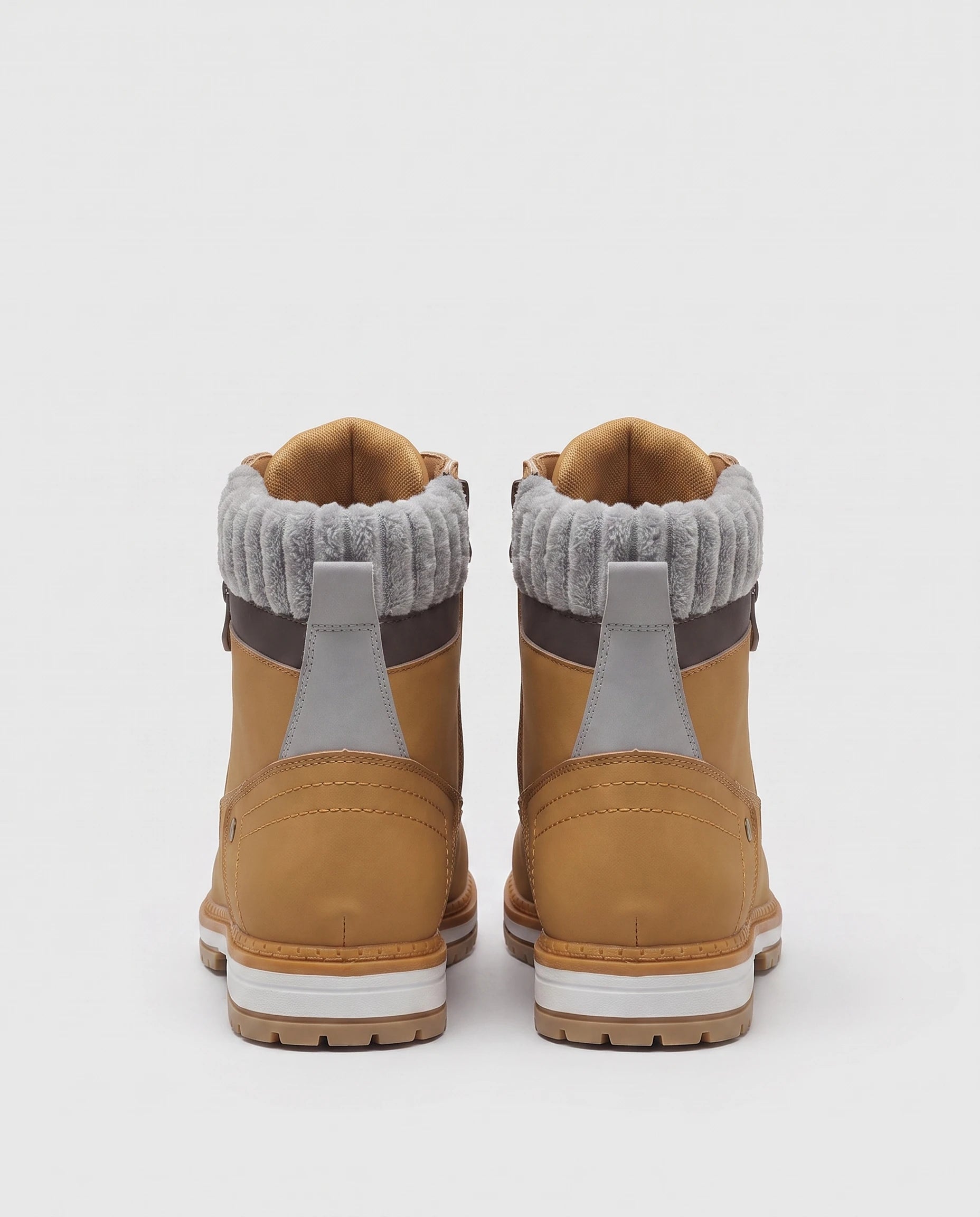 Bottines worker fourrées à col en peluche Frédérique — Camel, paire vue de dos, col en peluche gris