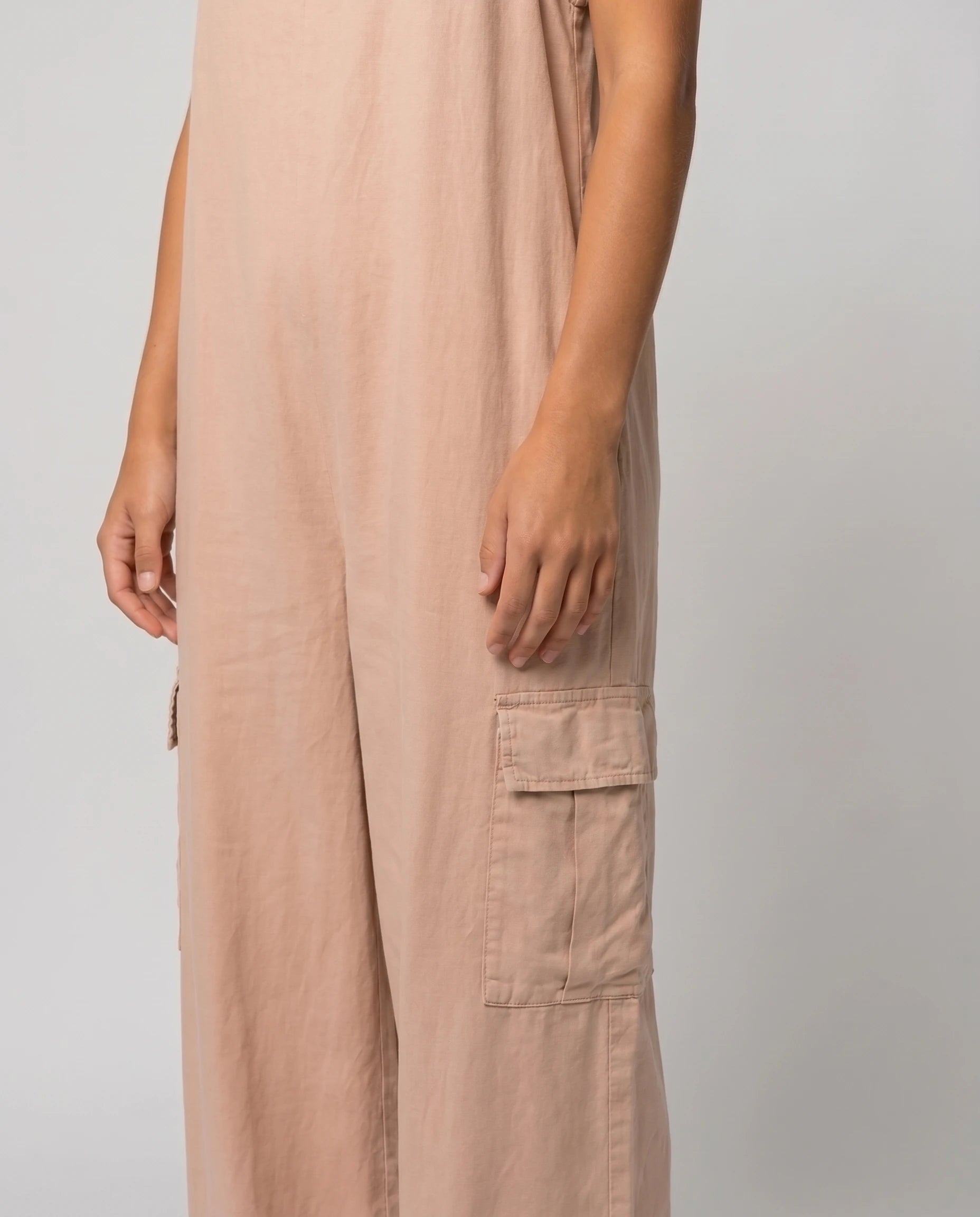 Combinaison ample jambe large a poches Colombe - Abricot - detail poche cargo