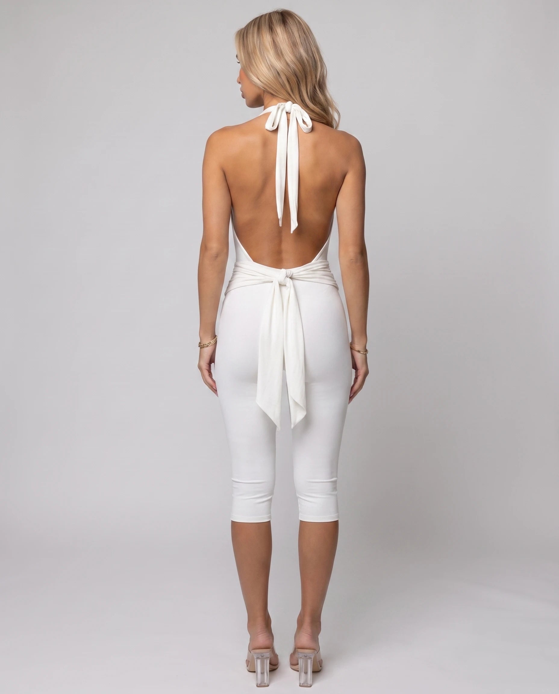 Combinaison moulante capri dos nu Loane blanche, vue studio dos nu