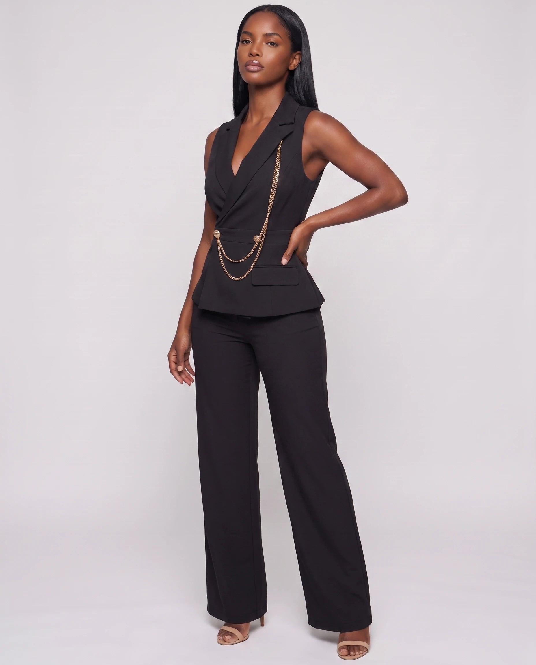 Combinaison blazer chic Hermance noire, vue de trois quarts en studio
