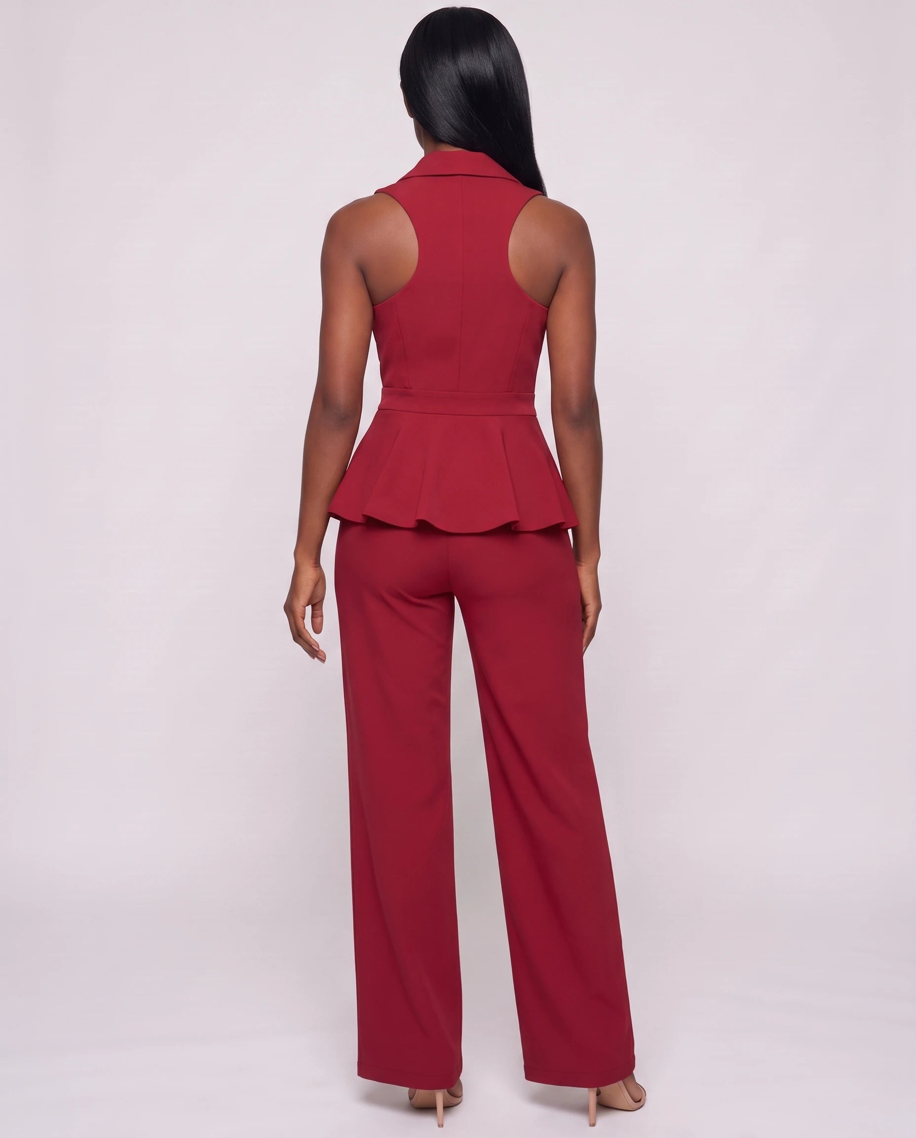 Combinaison blazer chic Hermance rouge, vue de dos en studio