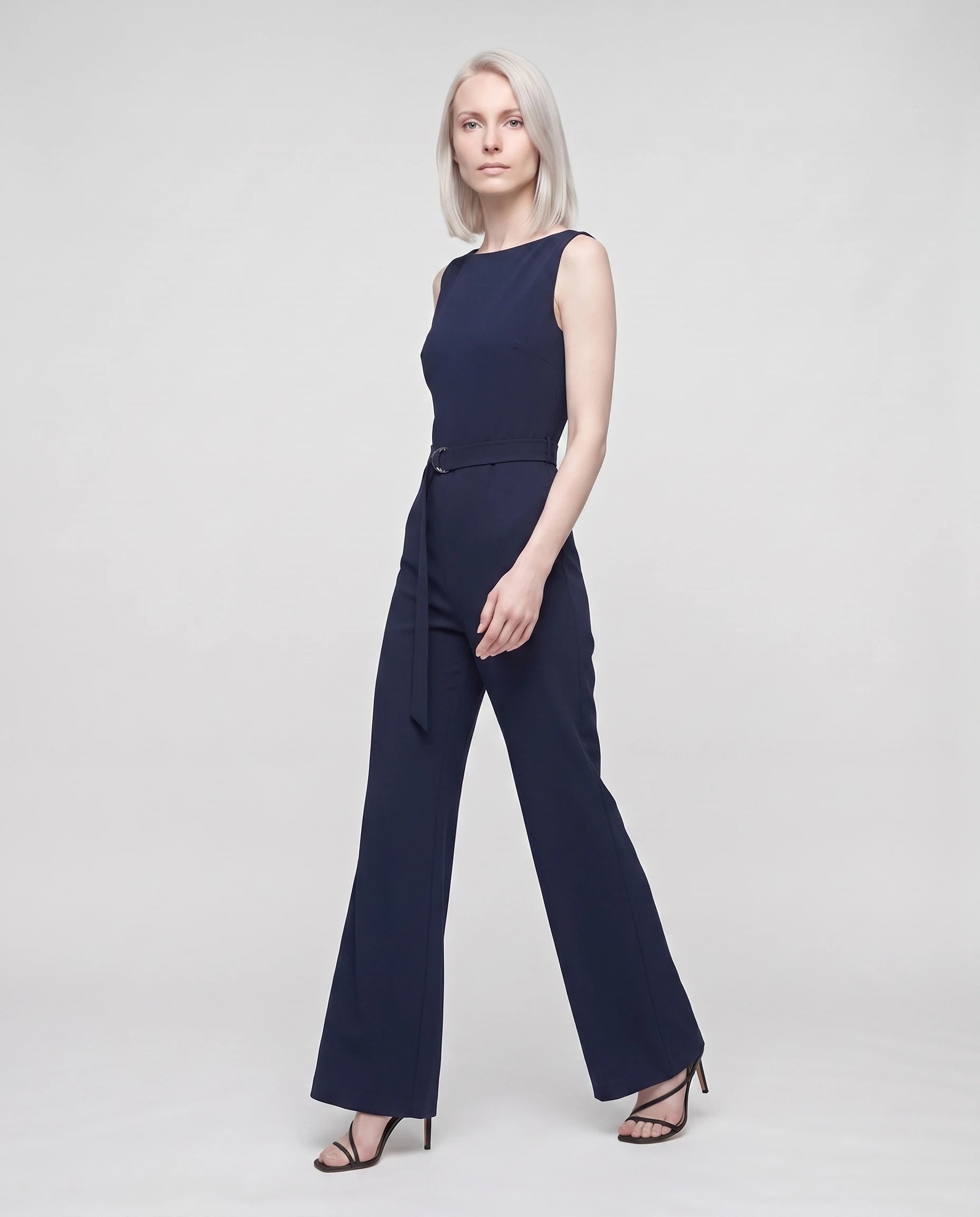 Combinaison fluide a dos ouvert Bleu Nuit, vue trois-quarts studio - Genevieve | Zolena