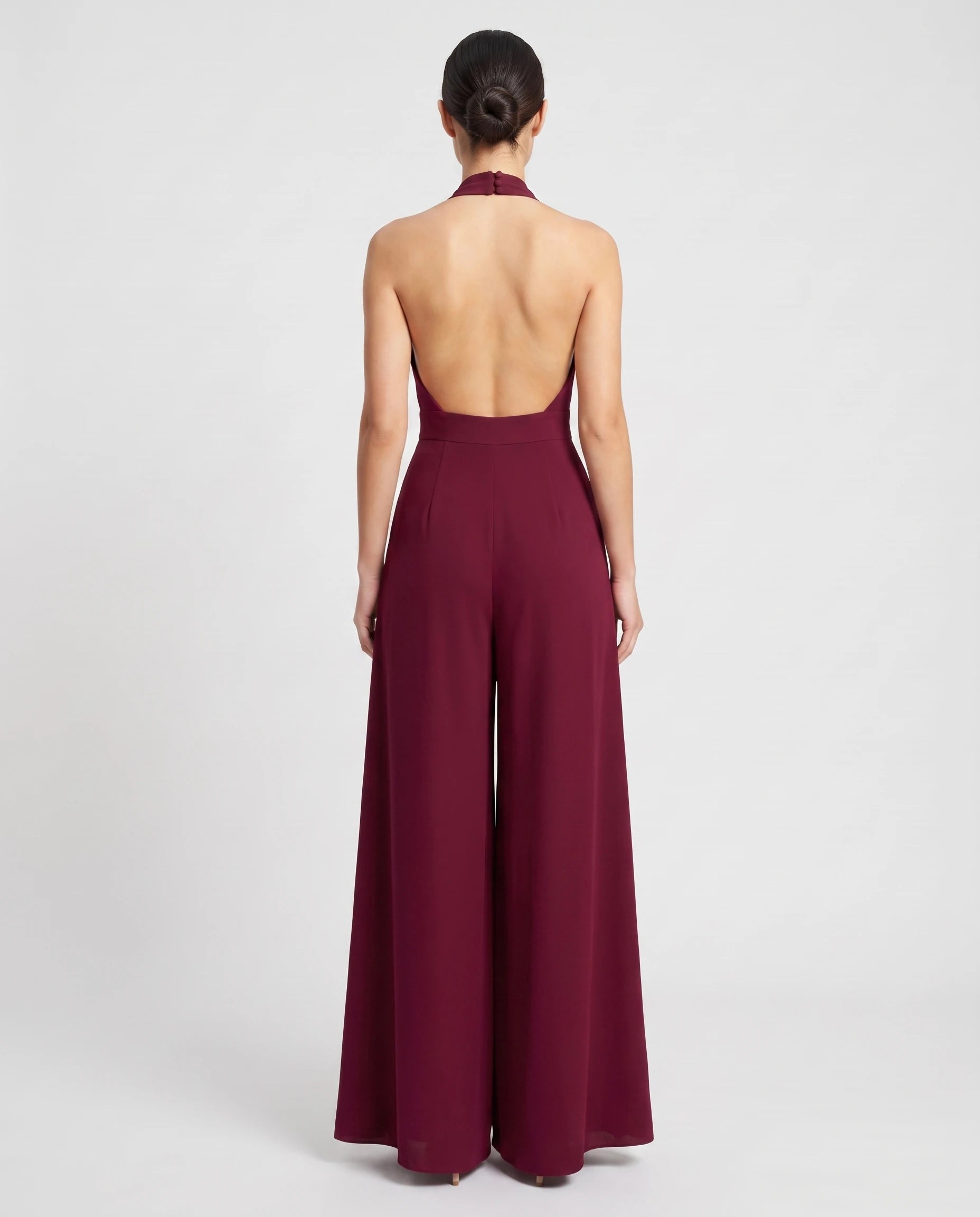 Combinaison habillee dos nu jambe large Bordeaux, dos nu ouvert vue studio - Celestine | Zolena