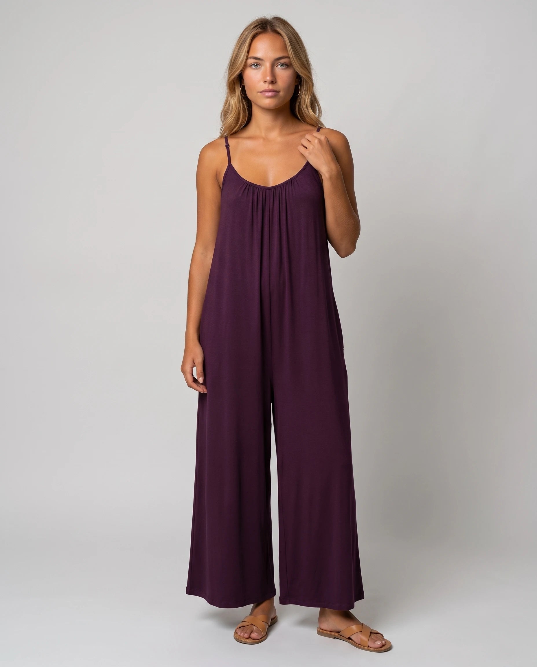 Combinaison fluide jambe large Séverine, coloris Prune, vue studio de face