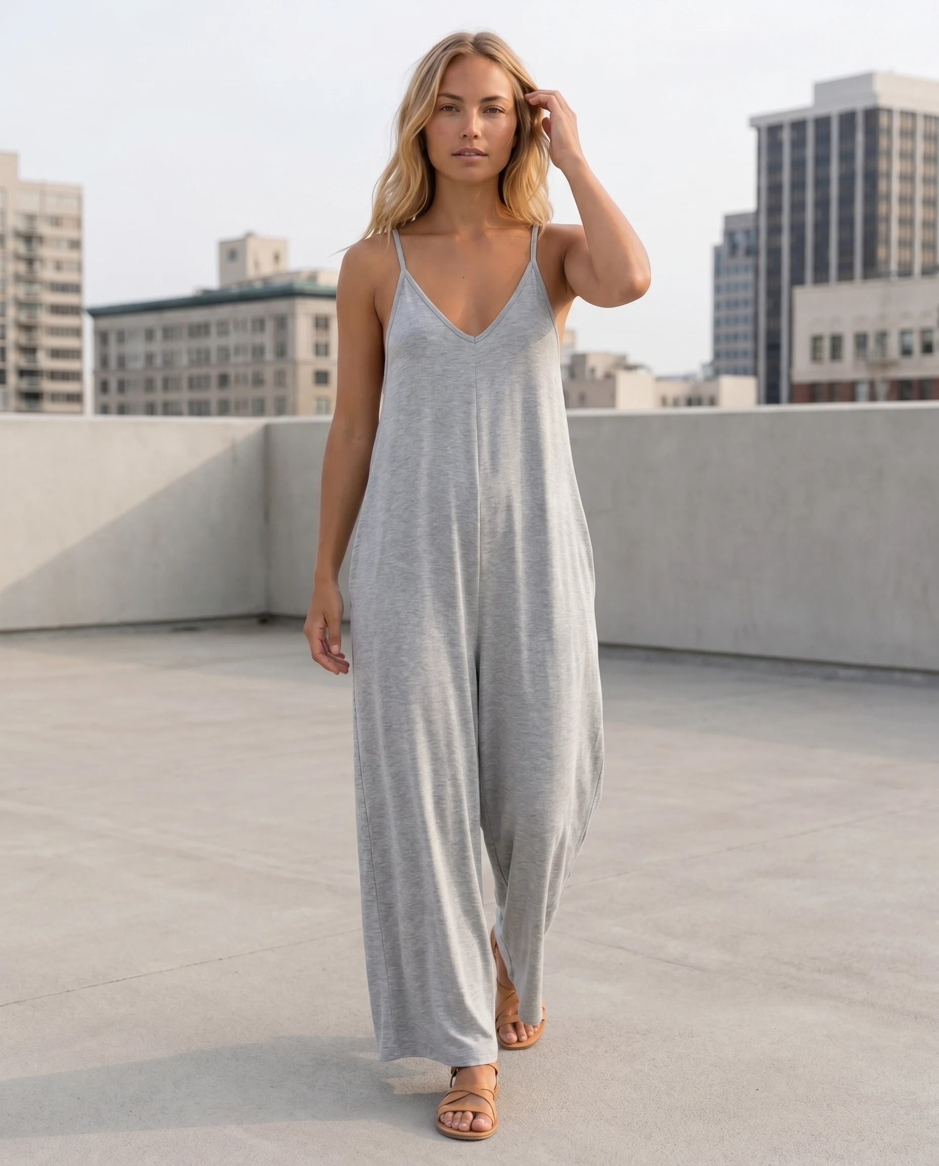 Combinaison ample jambe large Suzon - Gris - lifestyle rooftop