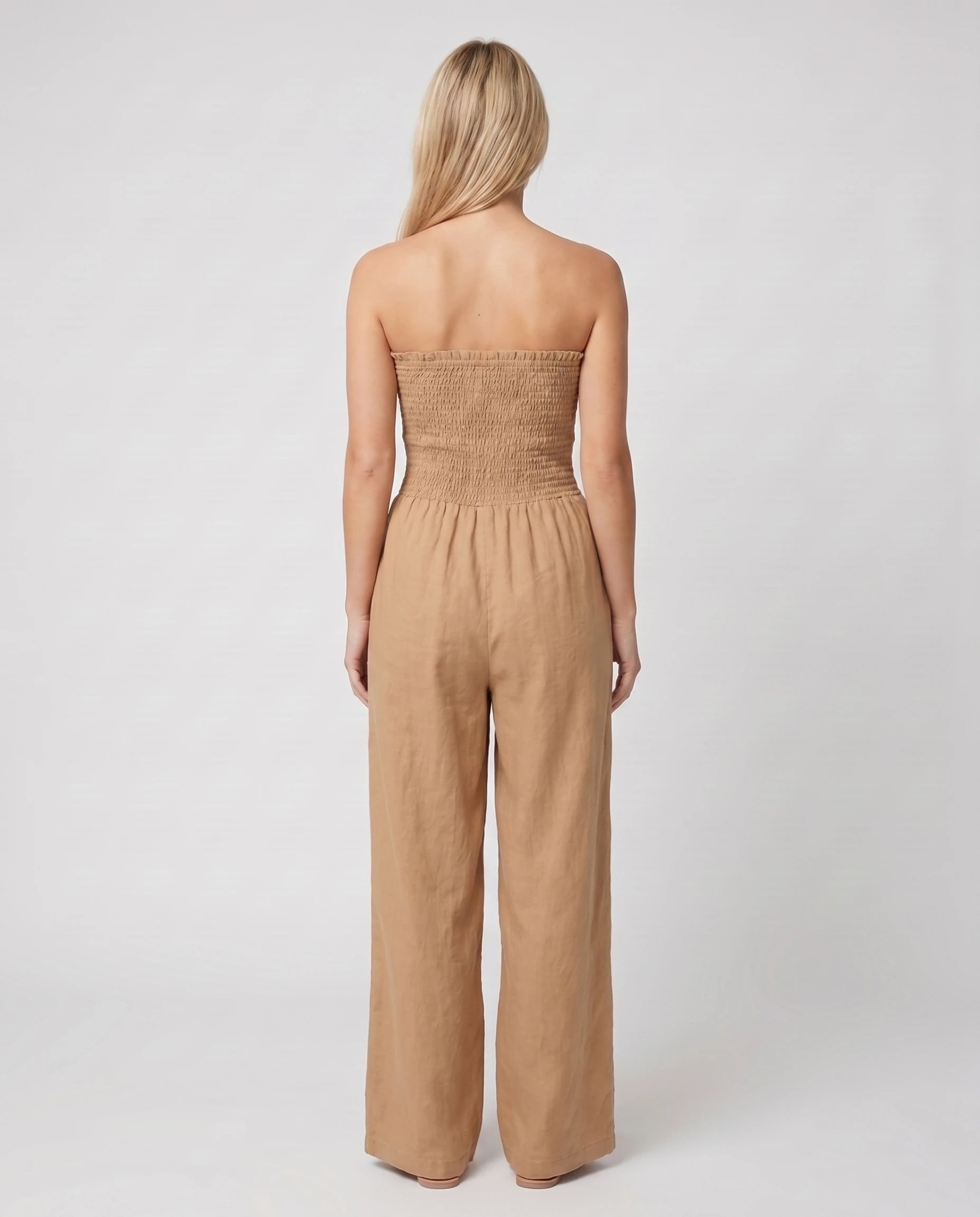 Combinaison bandeau en lin camel, jambe large — Lucile - vue studio, dos