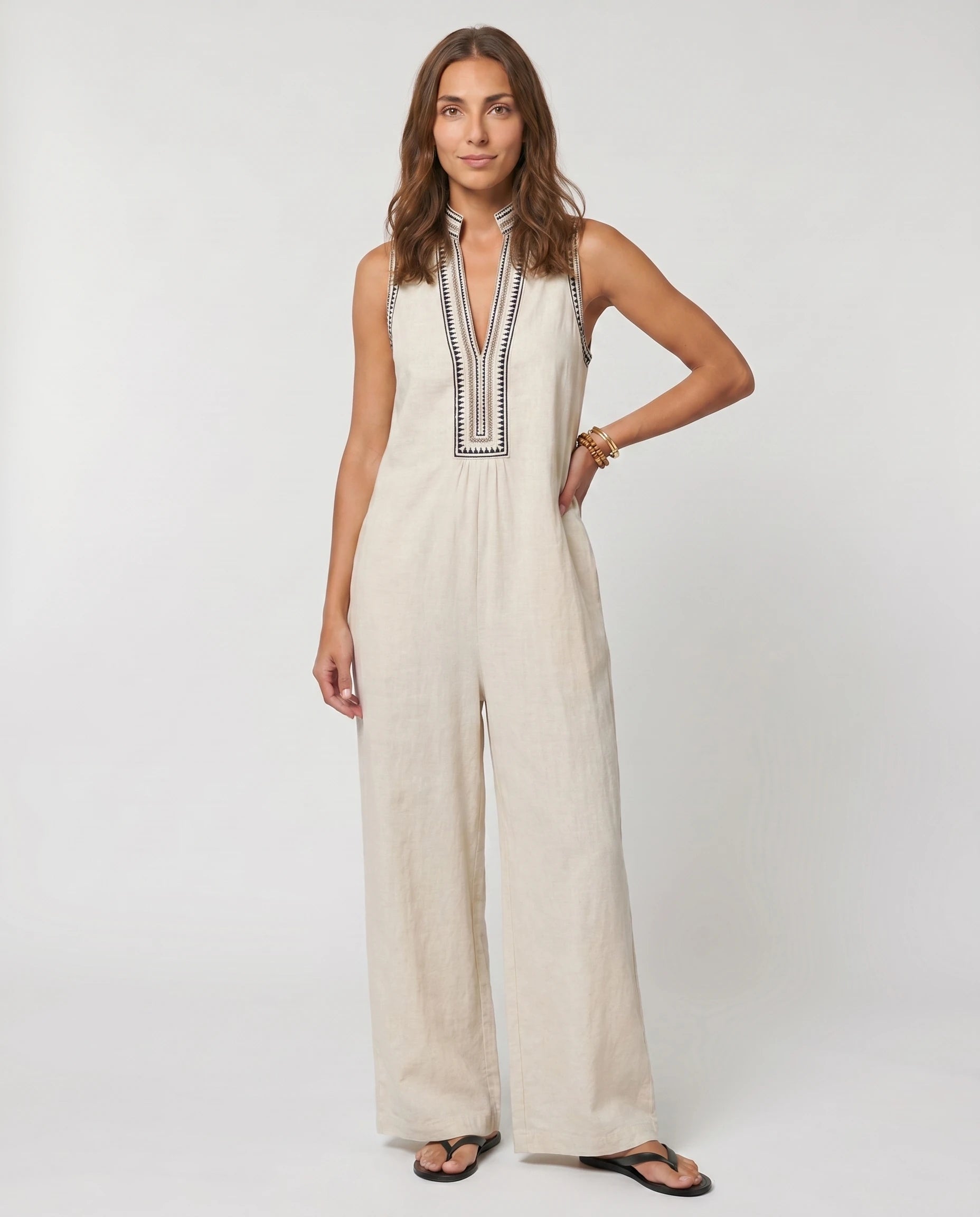 Combinaison en lin brodee Oriane beige - vue de face studio