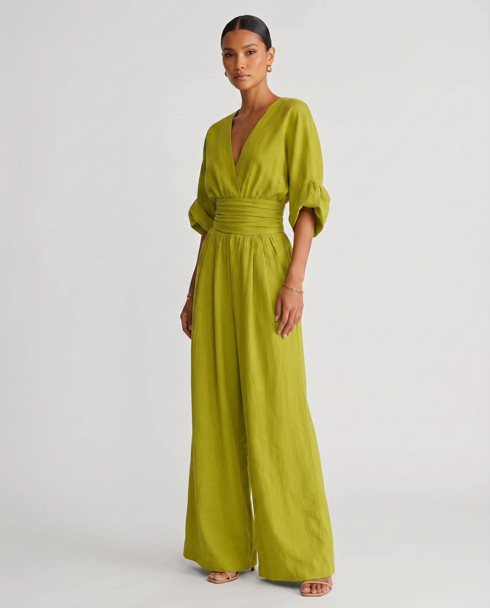 Combinaison habillee jambe large Vert Matcha, vue trois-quarts studio - Ophelie | Zolena