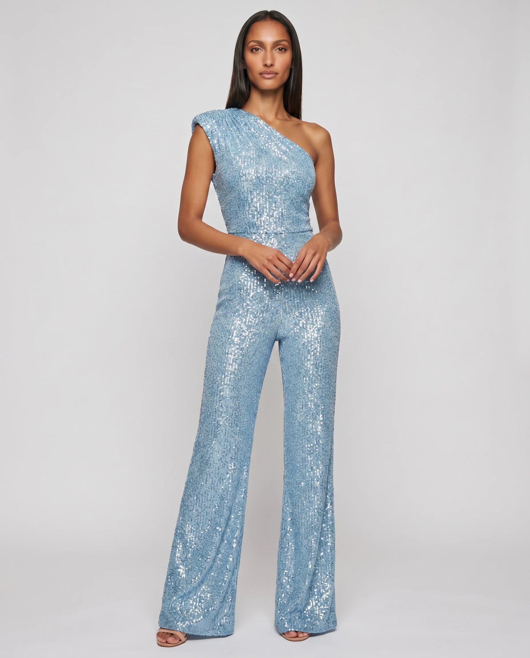 Combinaison à paillettes une épaule Estelle, coloris Bleu Ciel, vue de face studio