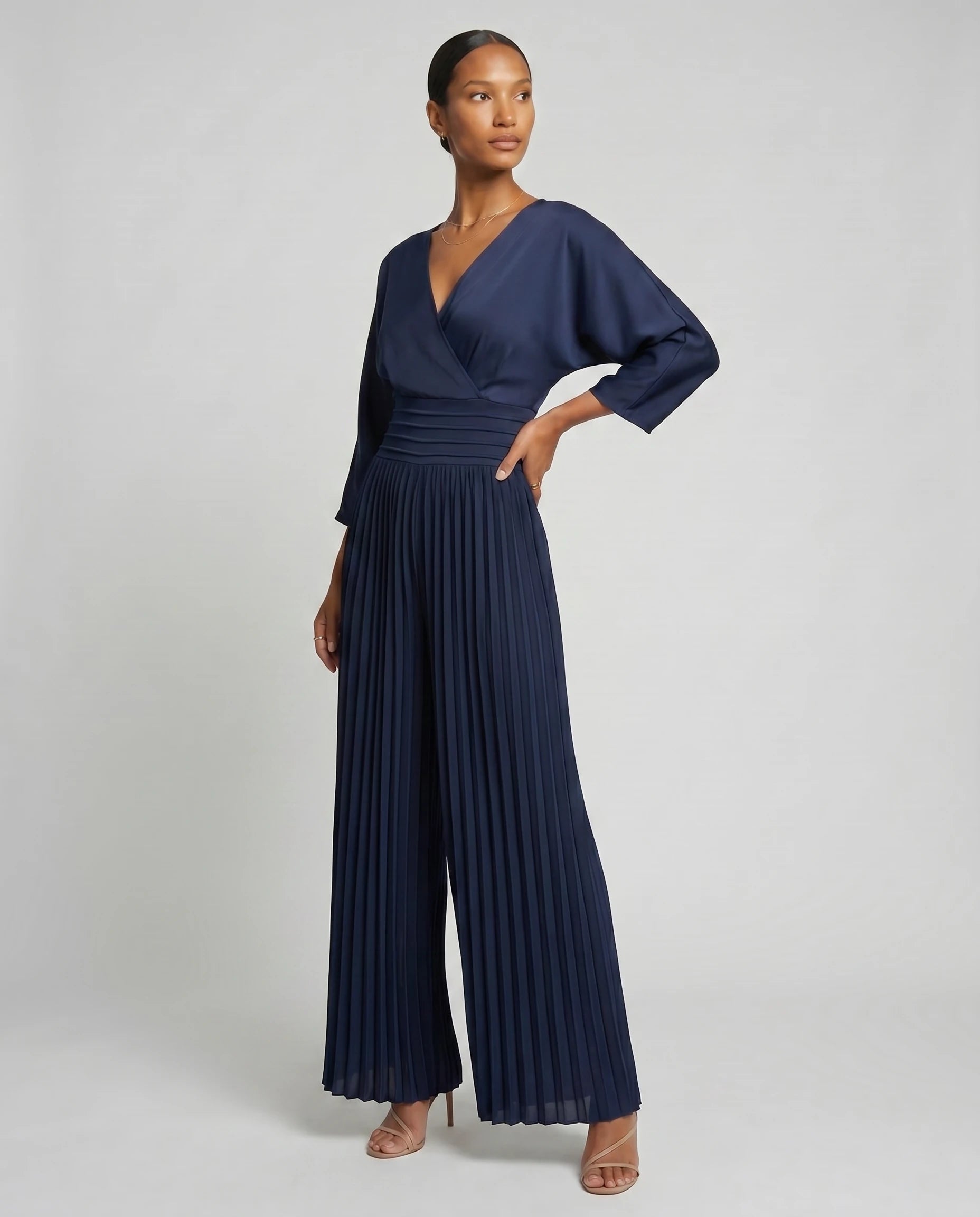 Combinaison habillee plissee Berenice Bleu Nuit - vue de trois-quarts studio