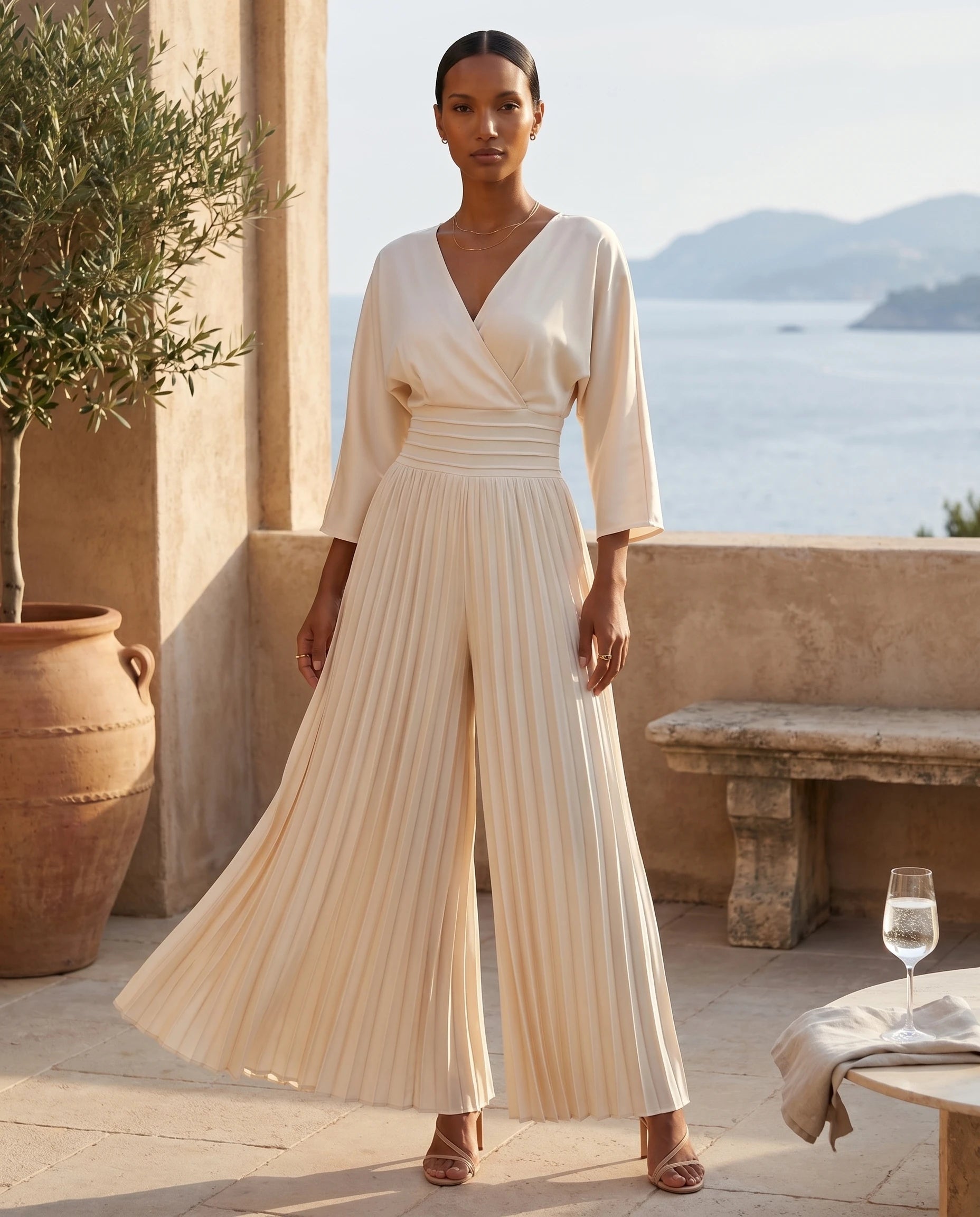 Combinaison habillee plissee Berenice Champagne - portee sur une terrasse