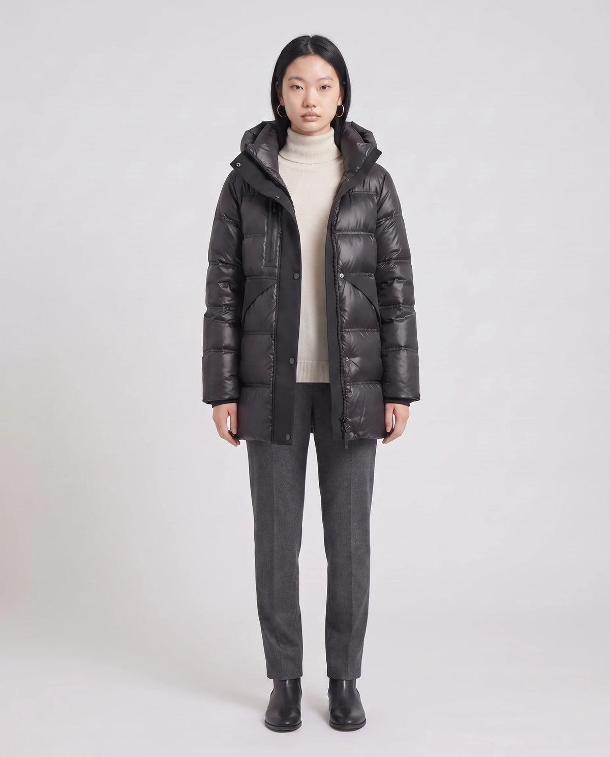 Glänzende Steppjacke mit Kapuze Vera in Schwarz, Dreiviertelansicht