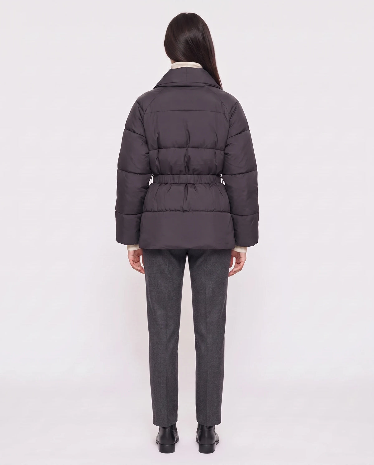 Steppjacke mit Gürtel und gekreuztem Schalkragen Chloé in Schwarz, Rückansicht mit elastischem Gürtel
