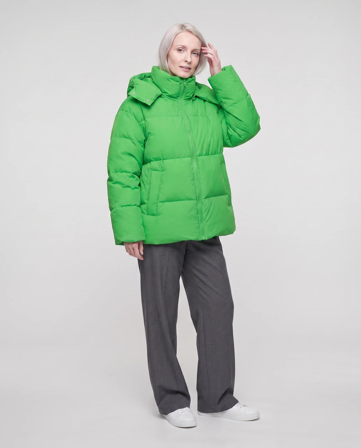 Oversize-Steppjacke mit Stehkragen Amicie in Grün, Dreiviertelansicht