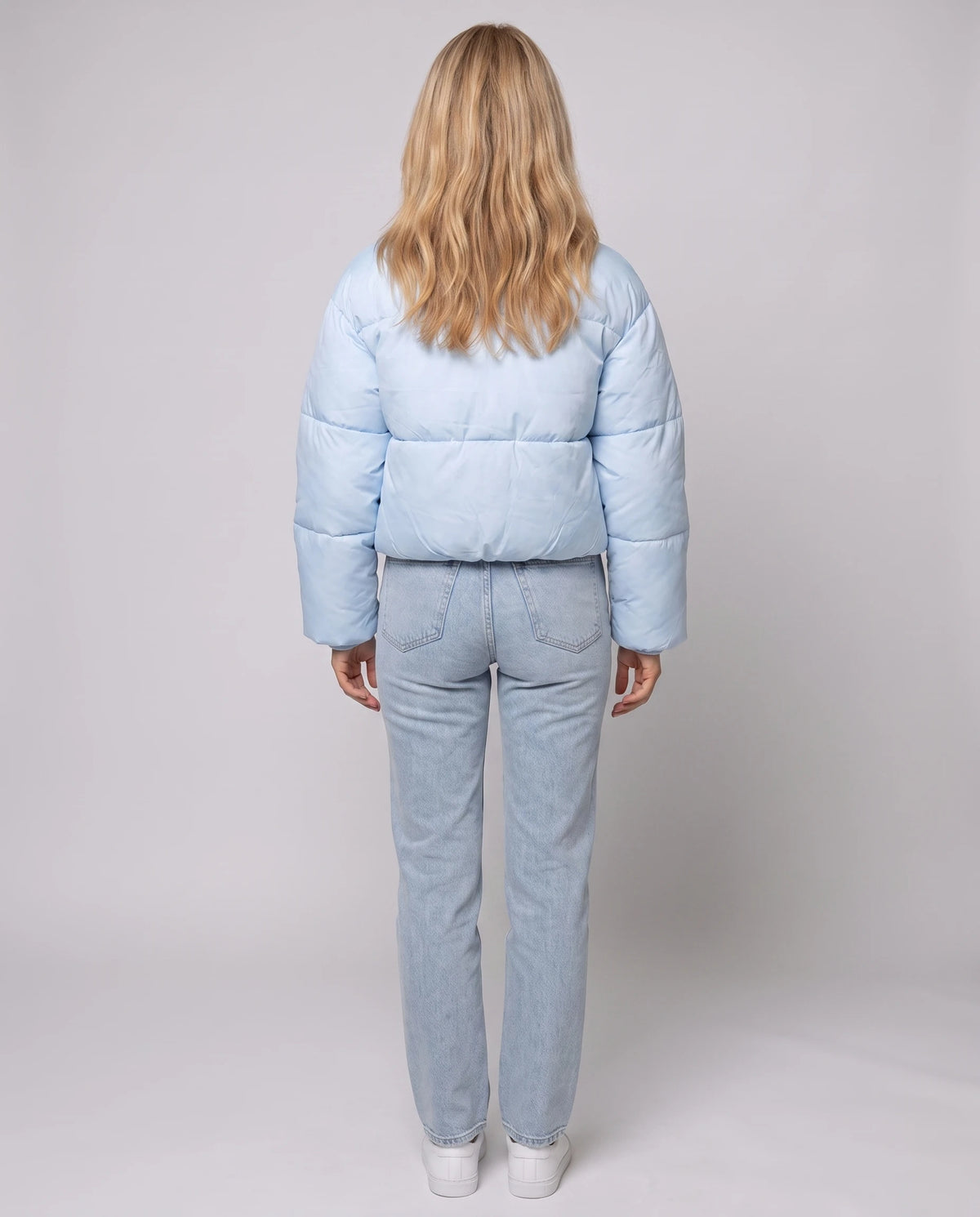 Kurze Steppjacke mit Stehkragen Odeline in Hellblau, Rückansicht