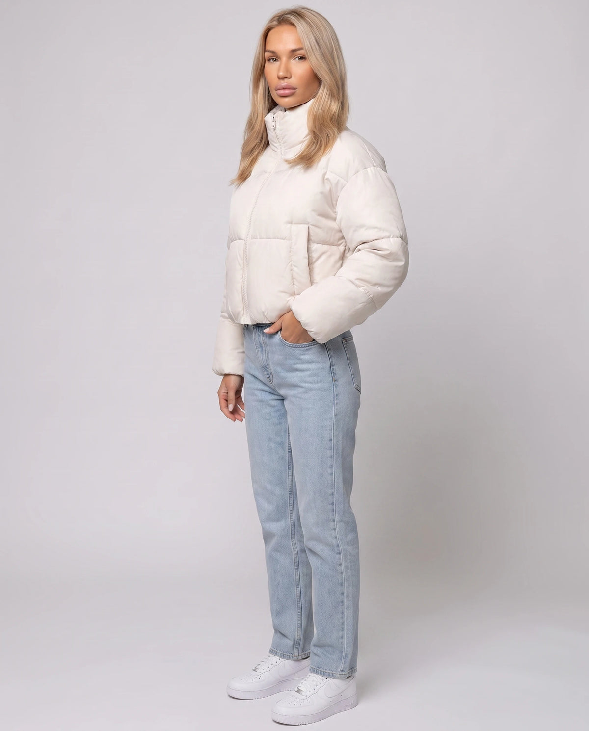 Kurze Steppjacke mit Stehkragen Odeline in Ecru, Dreiviertelansicht