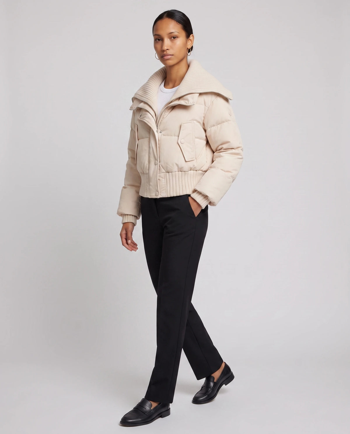 Doudoune courte à col tricot Nella en Beige, vue de trois quarts