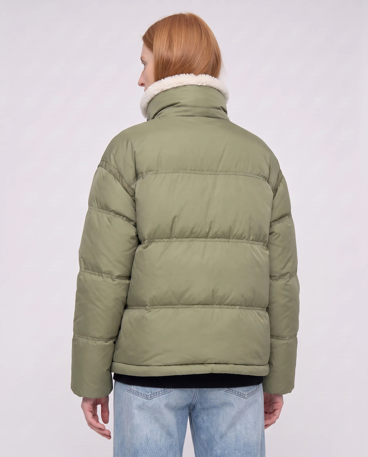Doudoune courte oversize bordée sherpa Laurianne vert de gris, vue de dos, dos matelassé sans bordure
