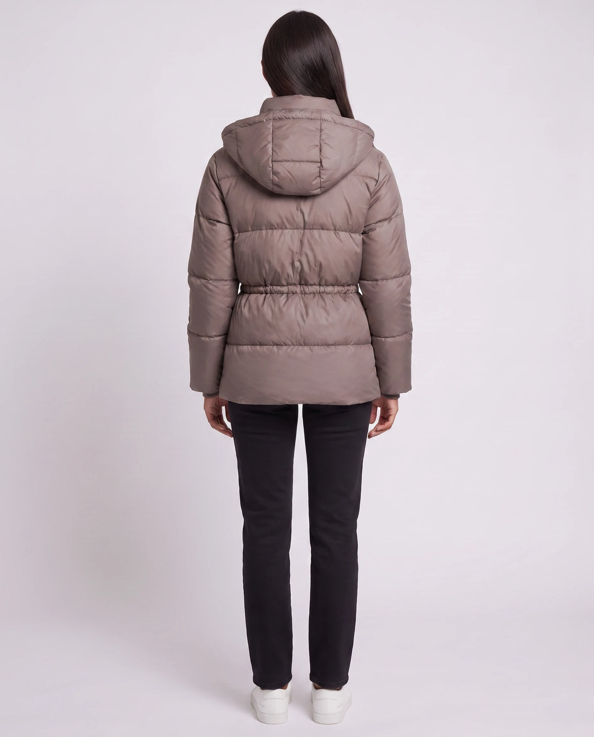 Kurze Steppjacke mit Kapuze und elastischer Taille Annick in Taupe, Rückansicht, elastische Taille, Kapuze unten