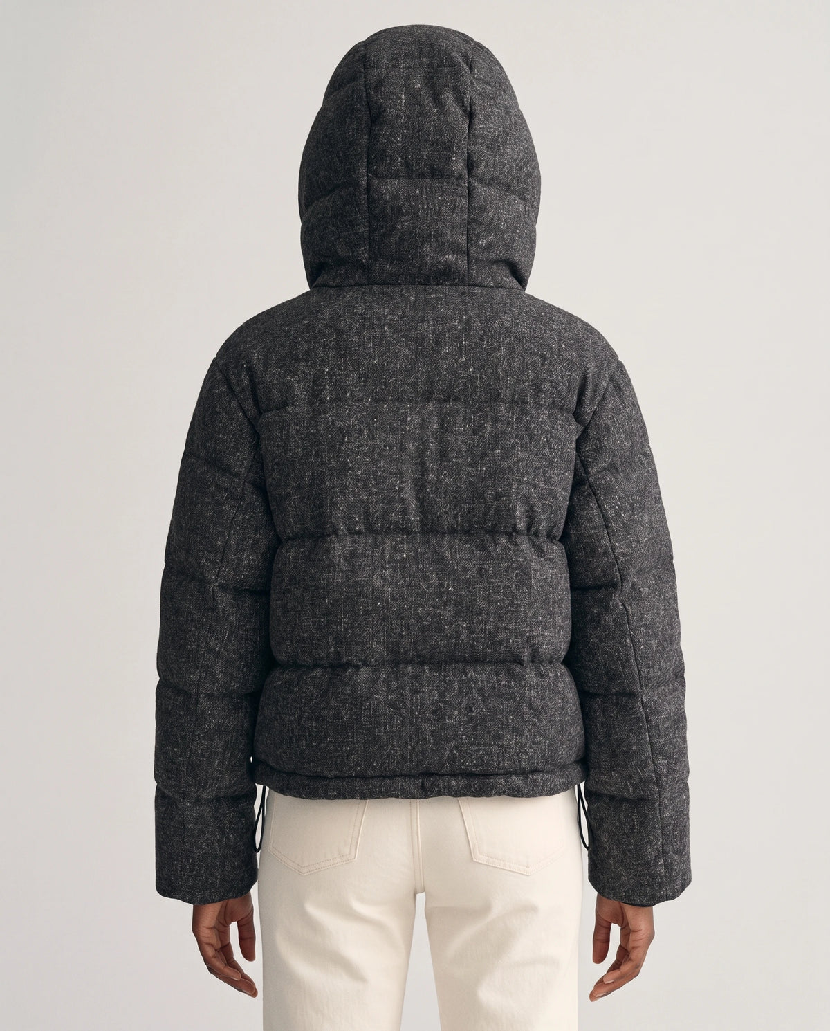 Kurze Steppjacke in Anthrazit Océane, mit aufgesetzter Kapuze, Rückansicht