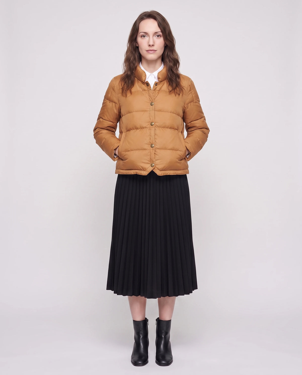 Doudoune courte légère façon blouson à pressions Christelle en Caramel, vue de face en pied, pressionnée