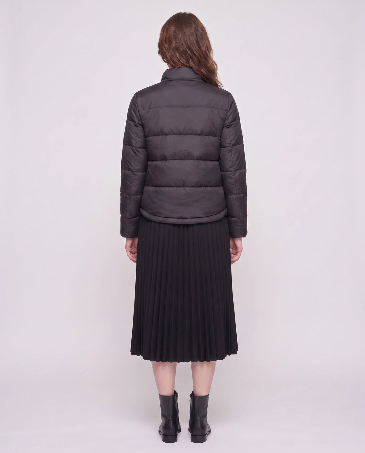 Doudoune courte légère façon blouson à pressions Christelle en Noir, vue de dos, canaux horizontaux