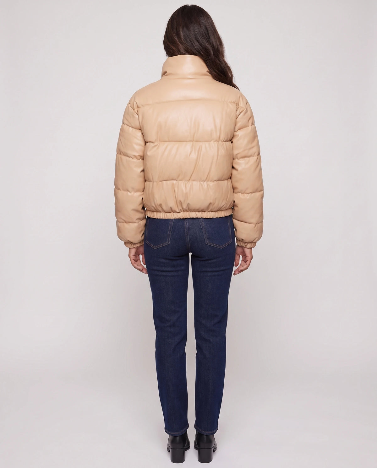 Kurze Steppjacke aus beschichtetem Stoff Alaïs in Camel, Rückansicht