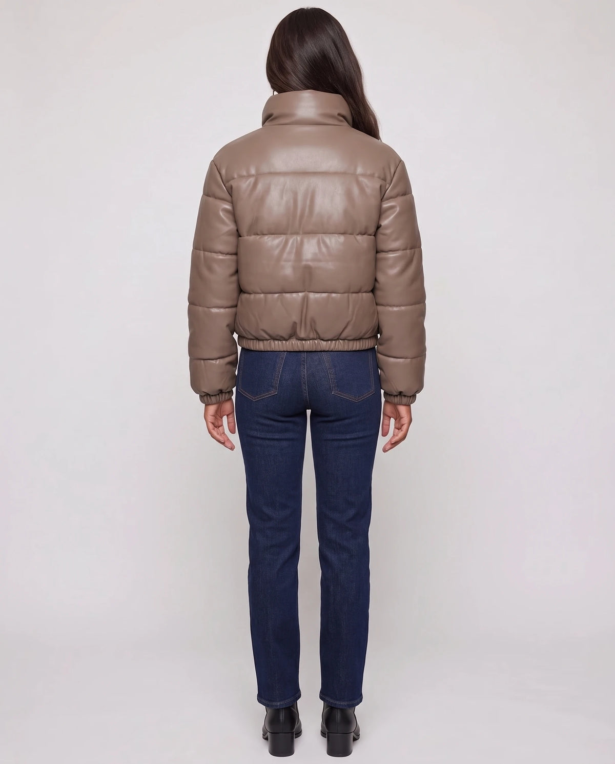 Doudoune courte en simili Alaïs en Taupe, vue de dos