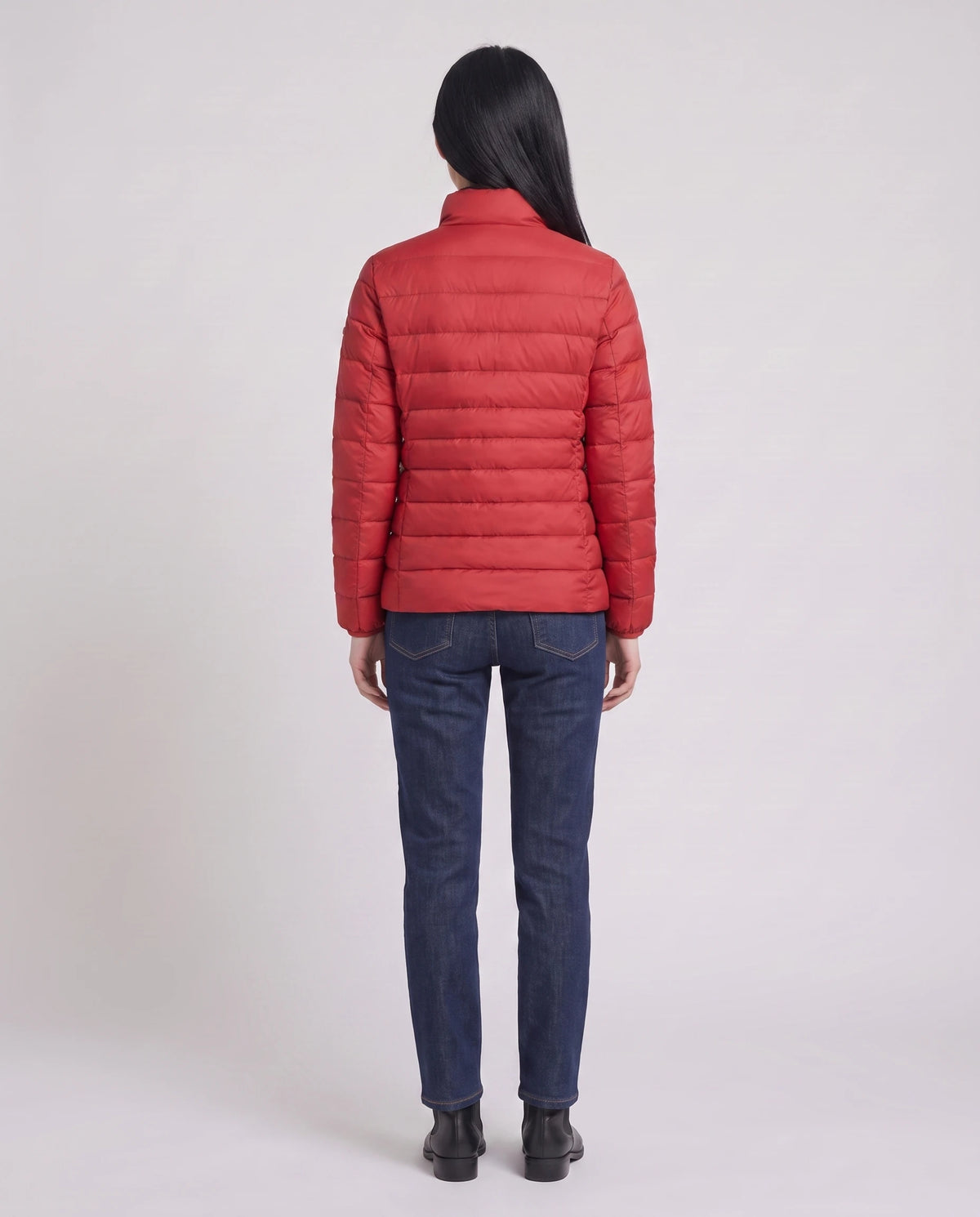 Ultraleichte kurze Steppjacke mit Stehkragen Myriam in Rot, Rückansicht, schmale Kammern