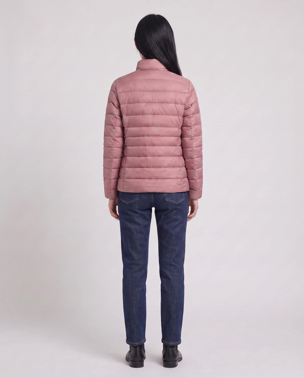 Ultraleichte kurze Steppjacke mit Stehkragen Myriam in Altrosa, Rückansicht, schmale Kammern