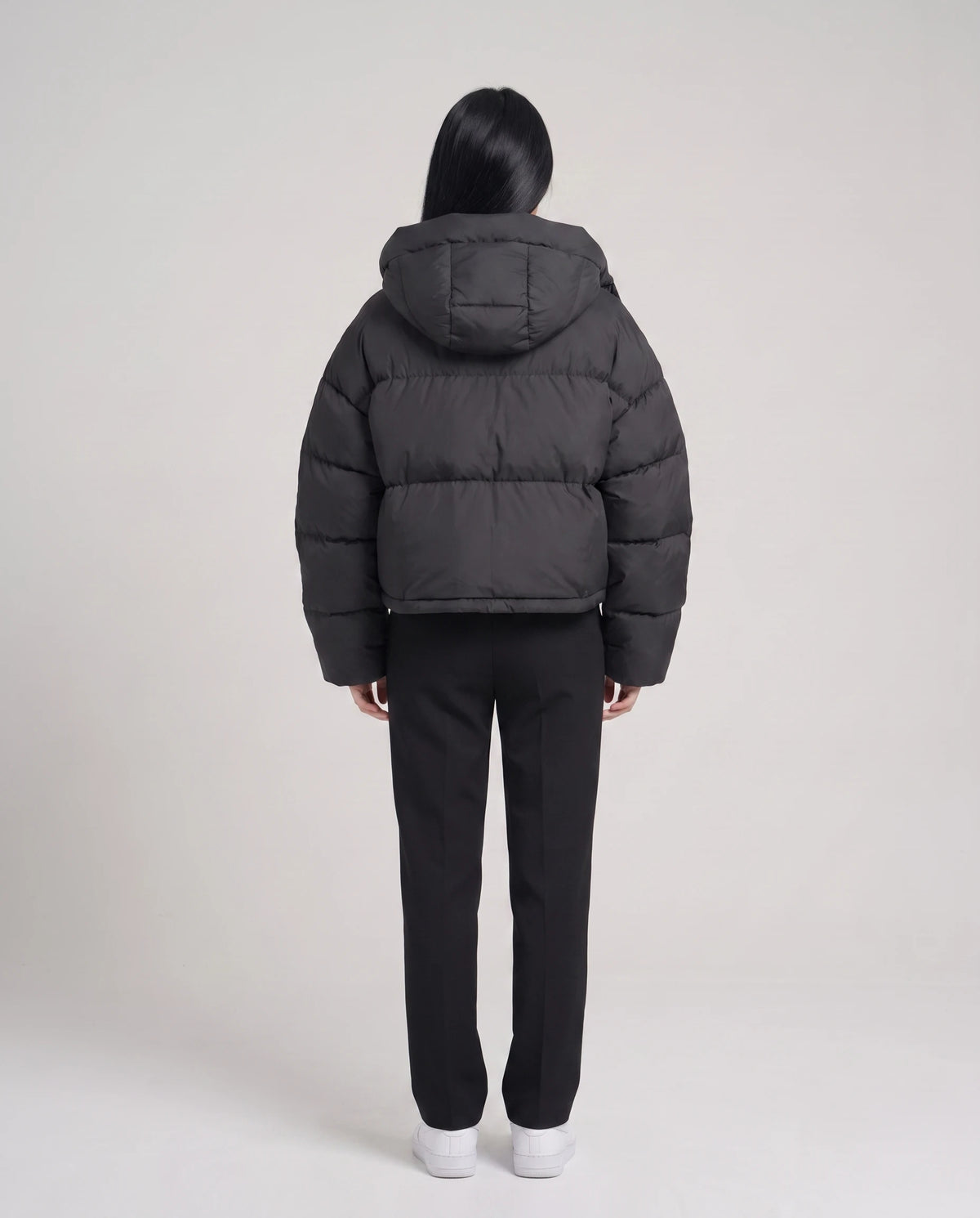 Cropped Pufferjacke mit Kapuze Sabelline in Schwarz, Rückansicht