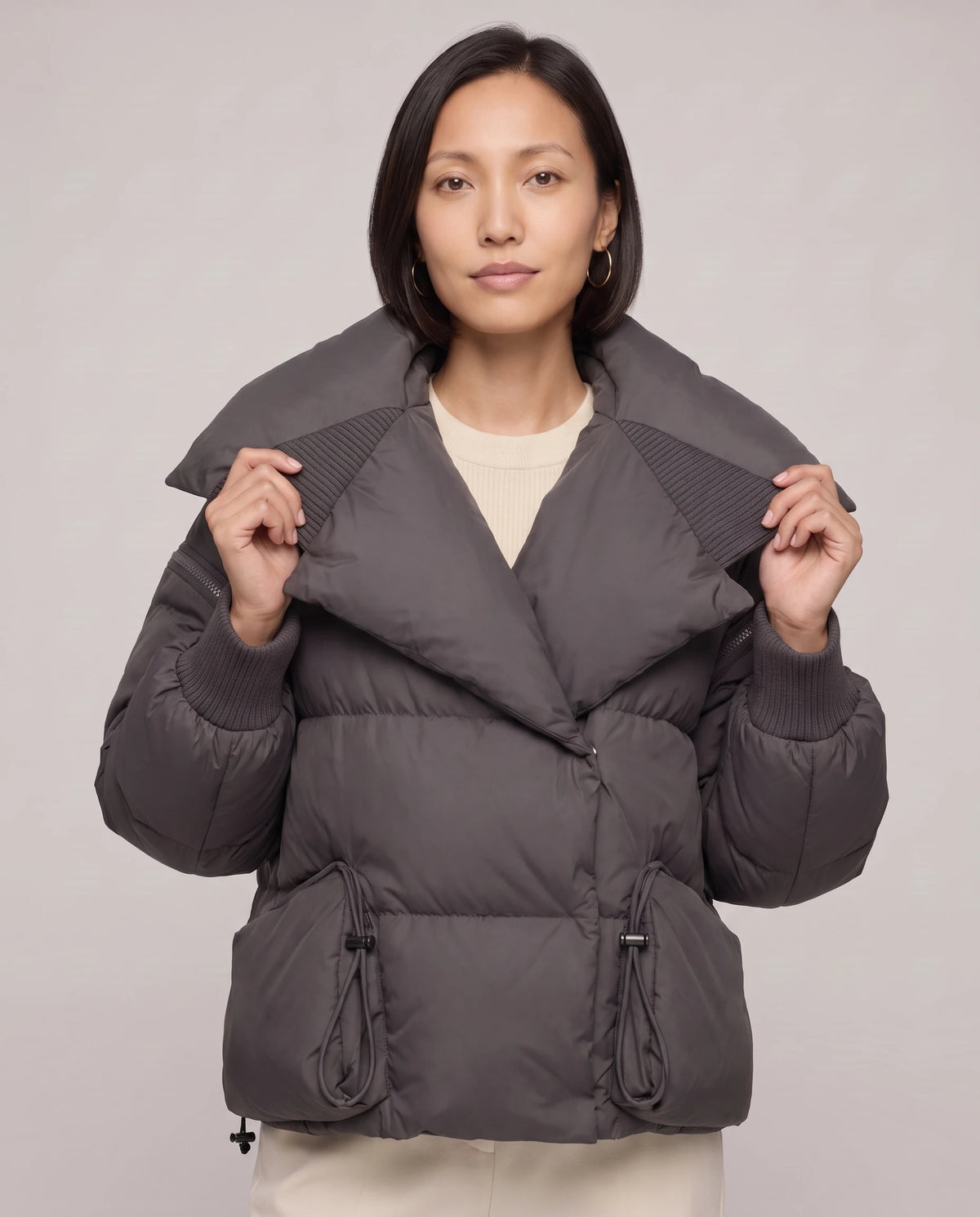 Doudoune courte à grand col matelassé Katell en Gris Anthracite, plan rapproché de face