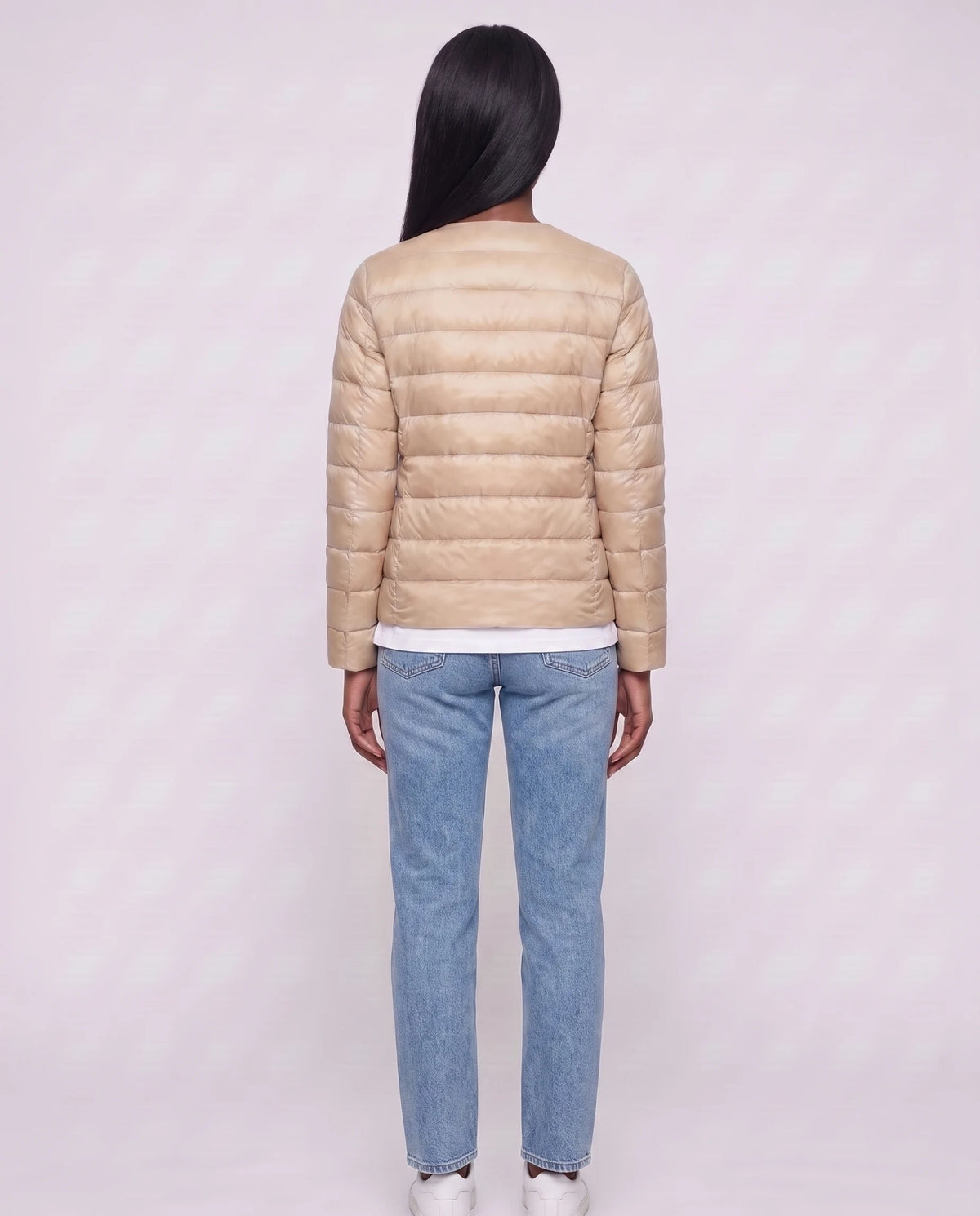 Leichte dünne Steppjacke mit Rundhals Sophie in Beige, Rückansicht
