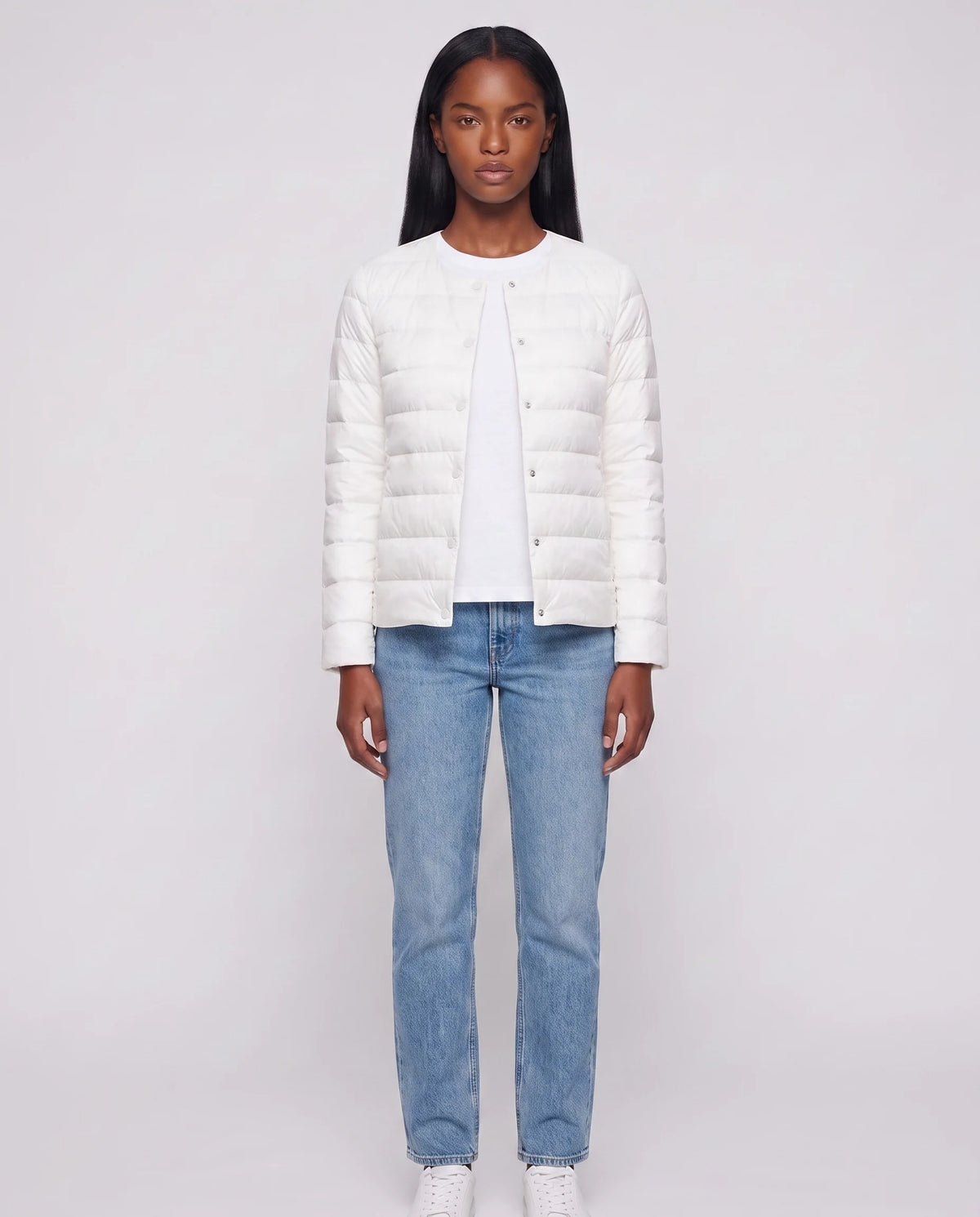Leichte dünne Steppjacke mit Rundhals Sophie in Weiss, Vorderansicht in ganzer Länge