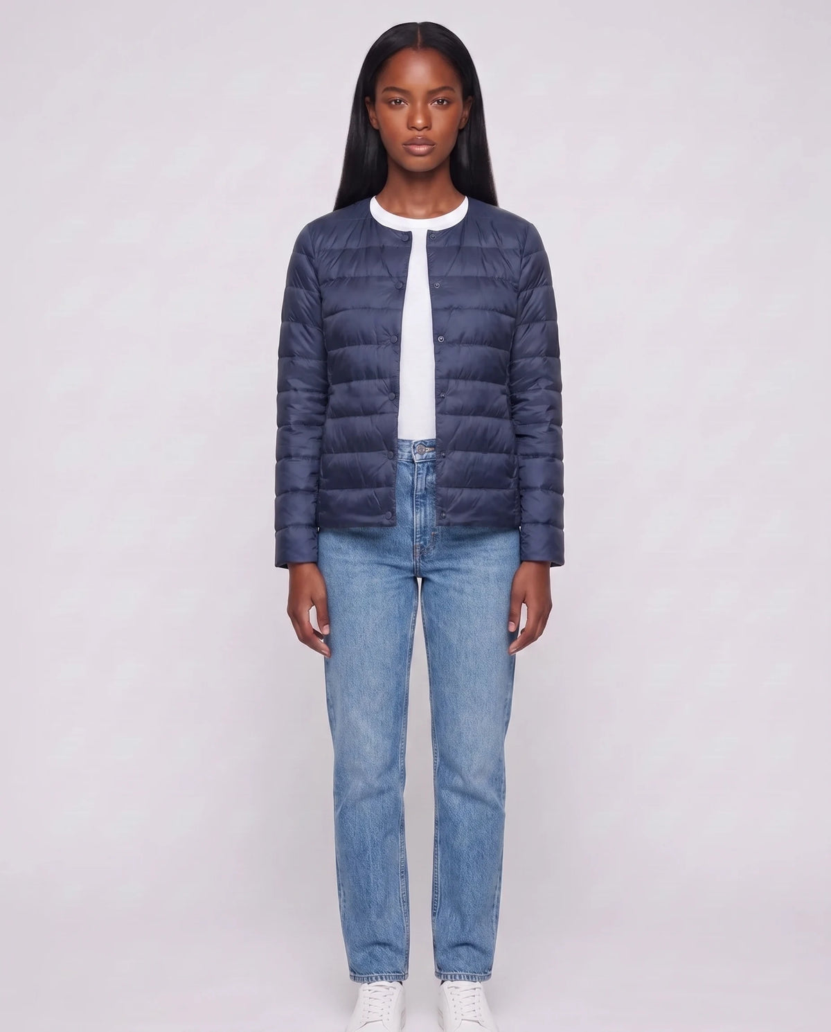 Leichte dünne Steppjacke mit Rundhals Sophie in Marineblau, Vorderansicht in ganzer Länge