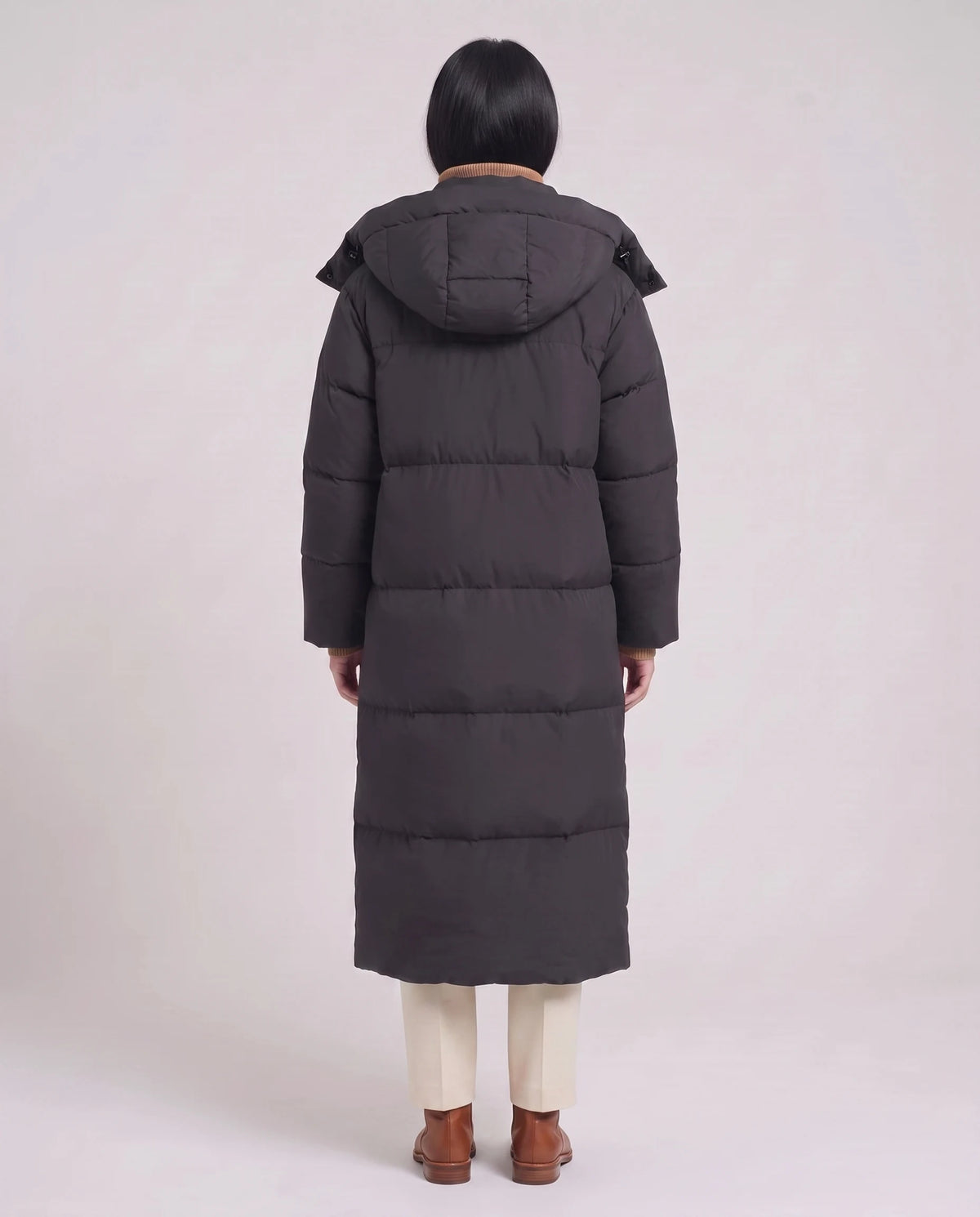 Doudoune maxi oversize à capuche et pressions Marine en Noir, vue de dos, capuche rabattue