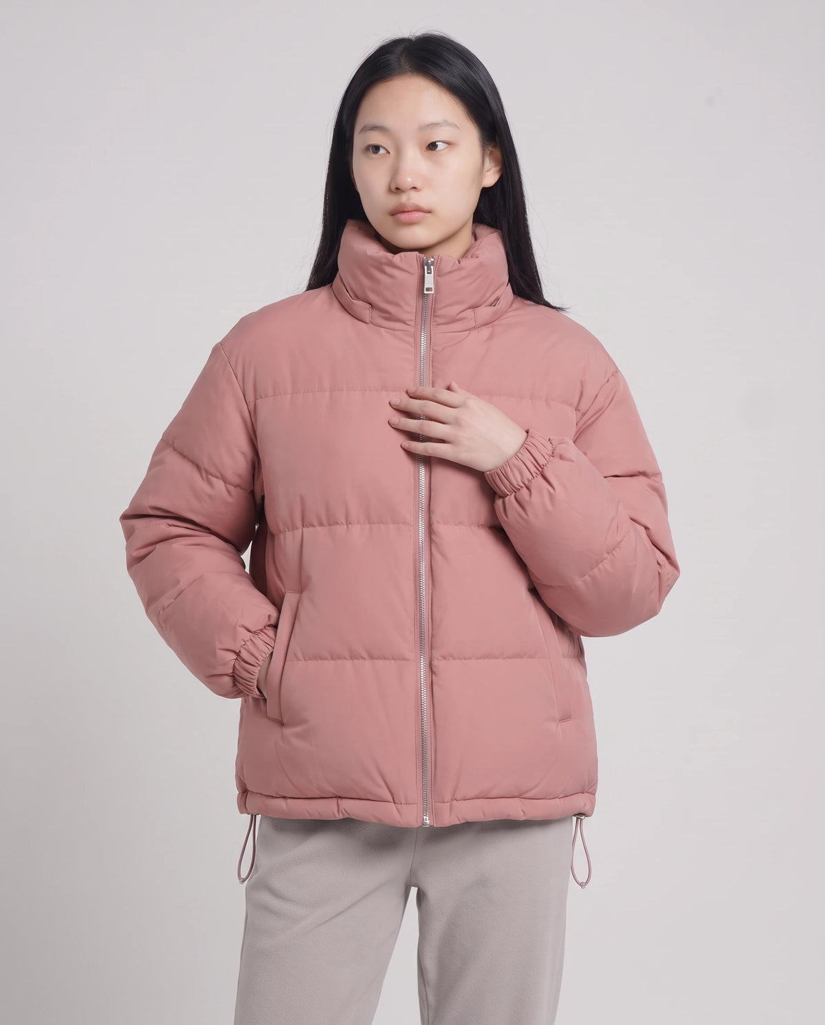 Doudoune courte oversize à capuche amovible Camélia, coloris Vieux Rose, plan rapproché de face