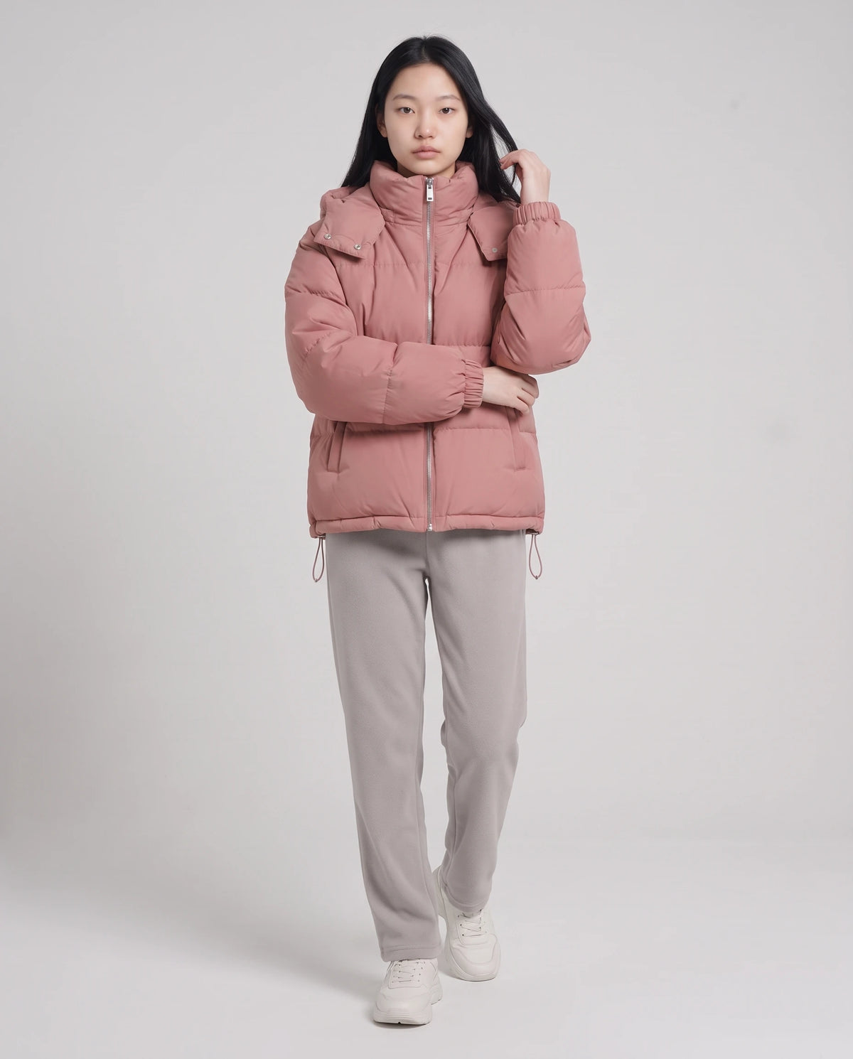 Doudoune courte oversize à capuche amovible Camélia, coloris Vieux Rose, vue de face en pied