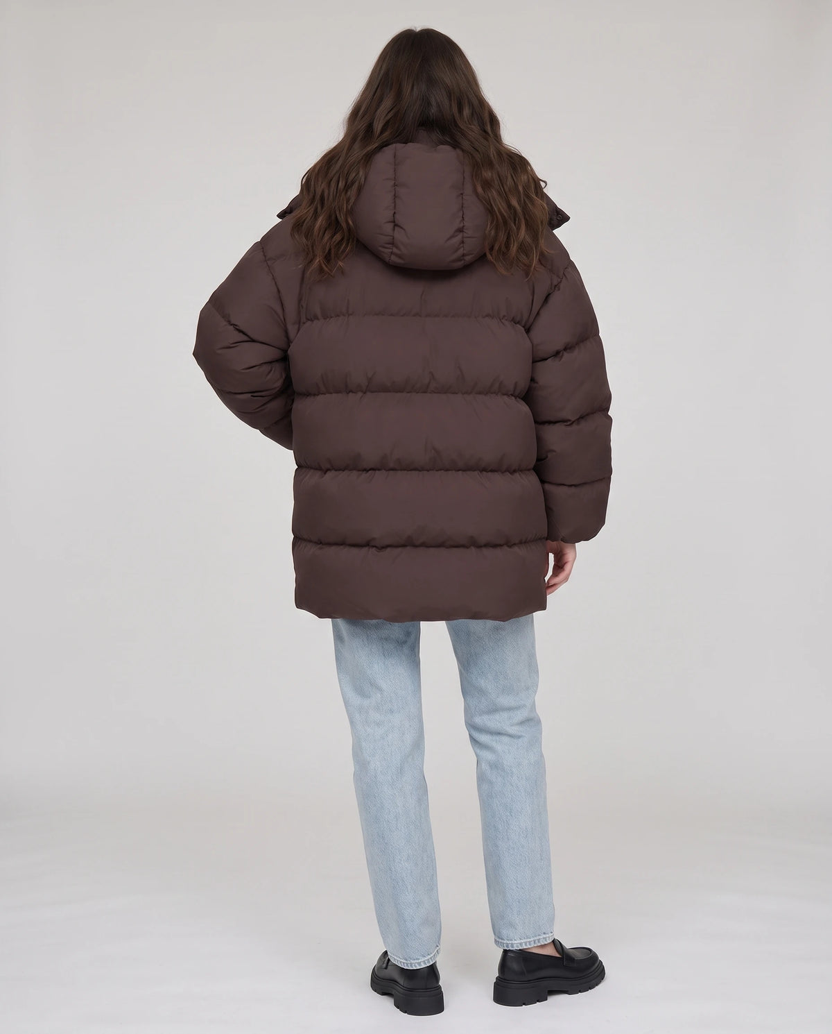 Oversize-Pufferjacke mit Kapuze Freya in Schokobraun, Rückansicht mit Kapuze