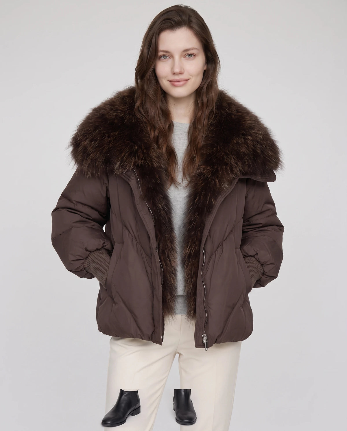 Doudoune oversize à col châle fausse fourrure Sabrina en Chocolat, plan rapproché de face, col châle fausse fourrure