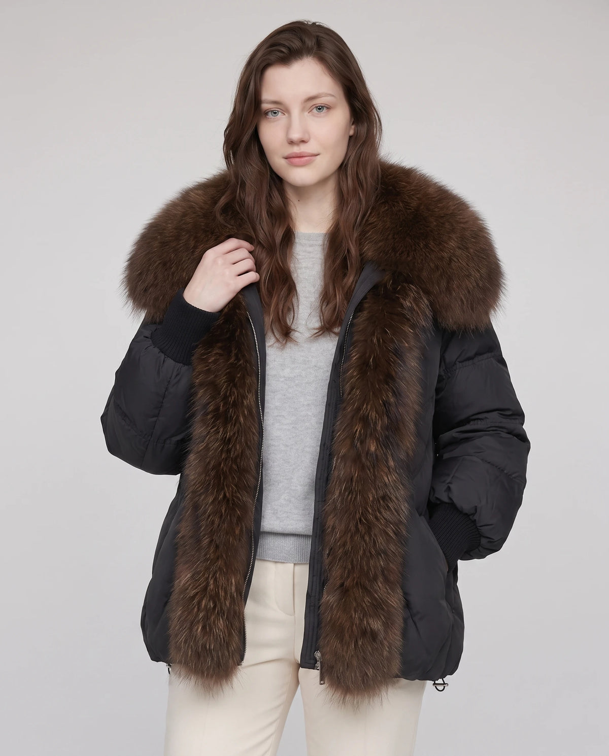 Oversize-Steppjacke mit Kunstfell-Schalkragen Sabrina in Schwarz, Nahaufnahme von vorn, Kunstfell-Schalkragen