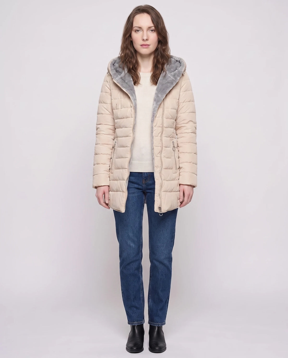 Doudoune mi-longue doublée polaire Aubine en Beige, vue de face en pied