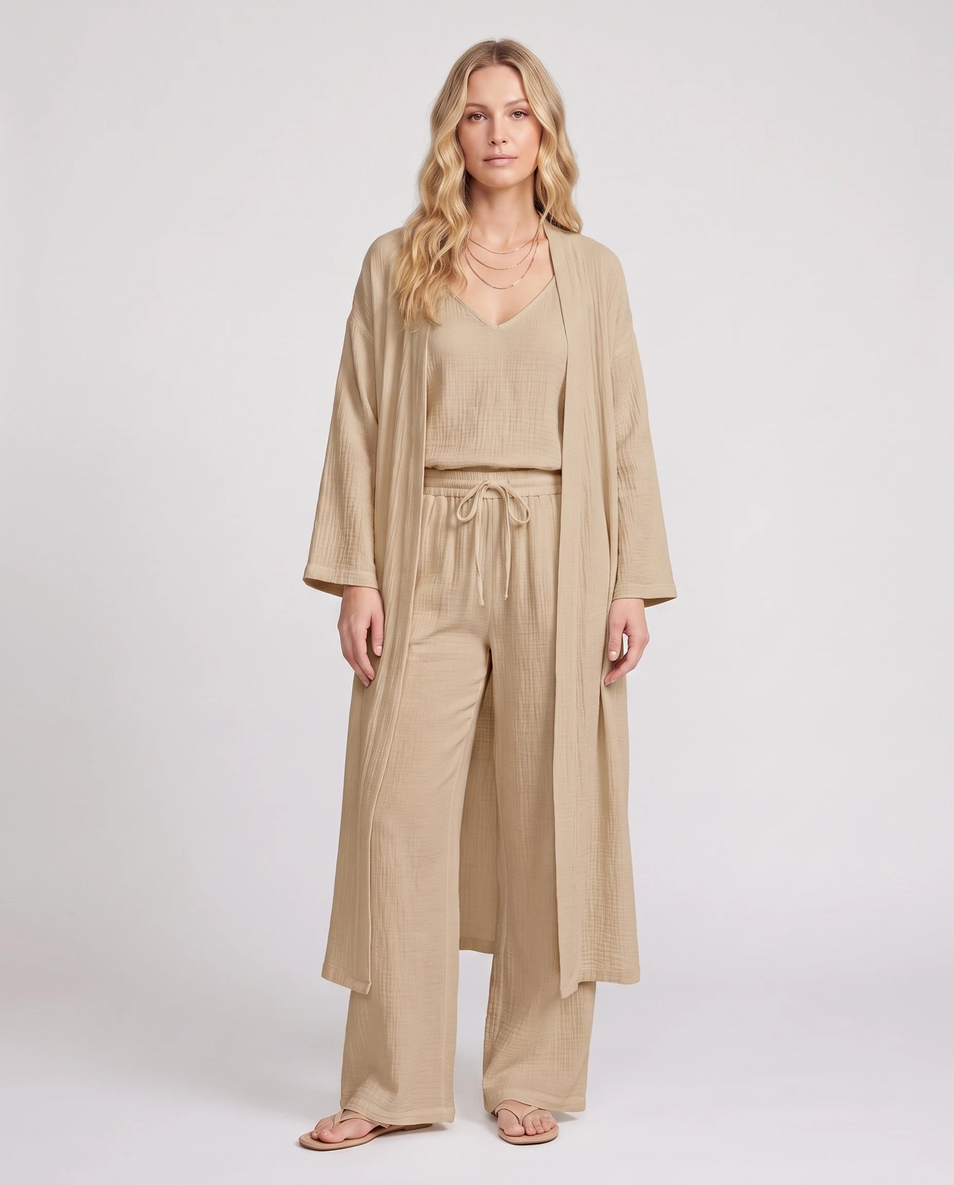 Ensemble 3 pièces cardigan, top et pantalon large Émérence — Beige — vue face studio