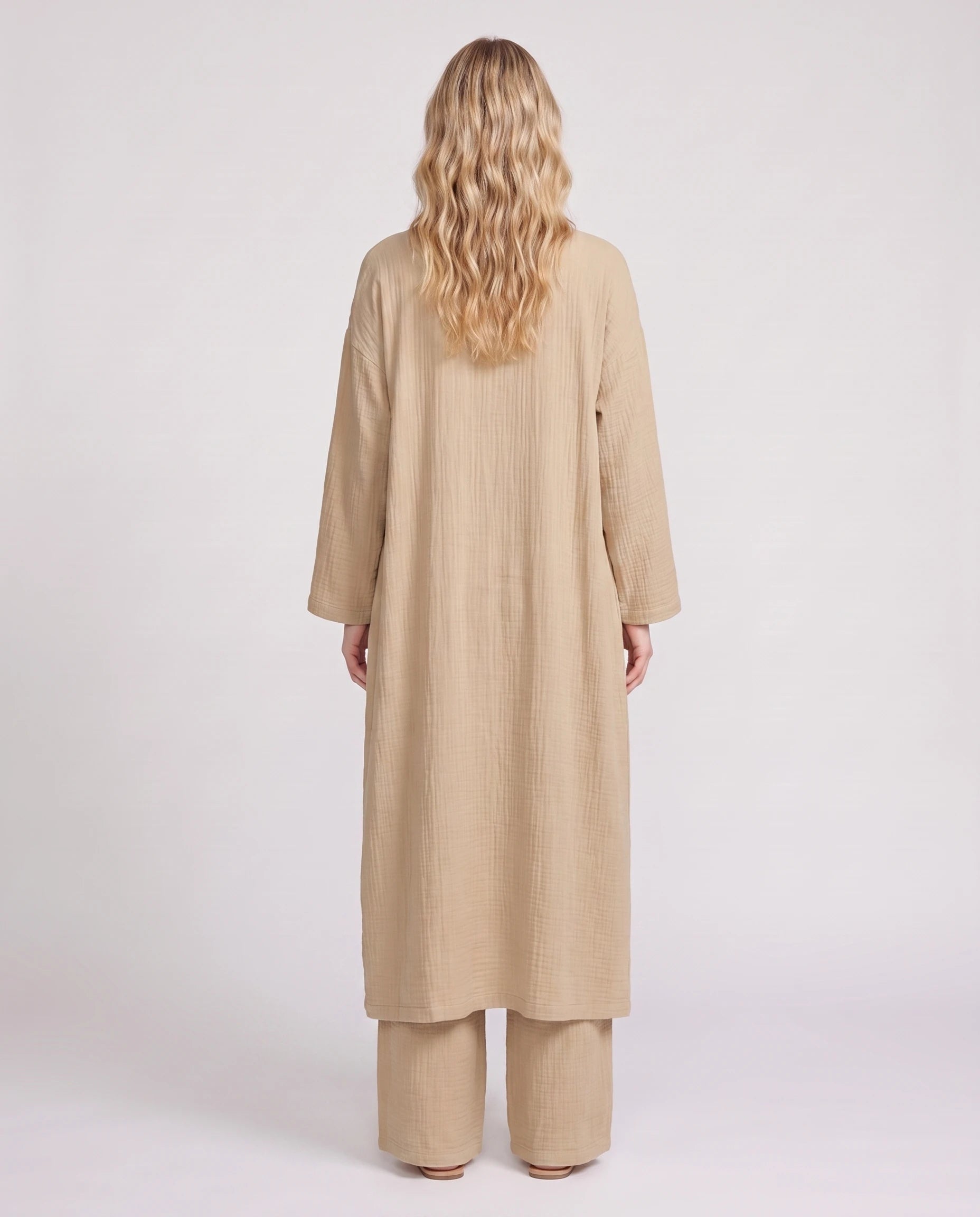 Ensemble 3 pièces cardigan, top et pantalon large Émérence — Beige — vue dos studio
