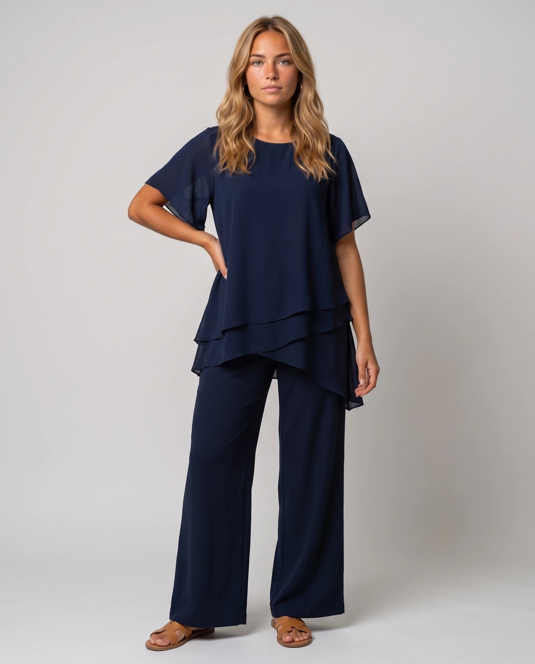 Ensemble top asymétrique et pantalon large Armelle — Bleu Marine — vue face studio