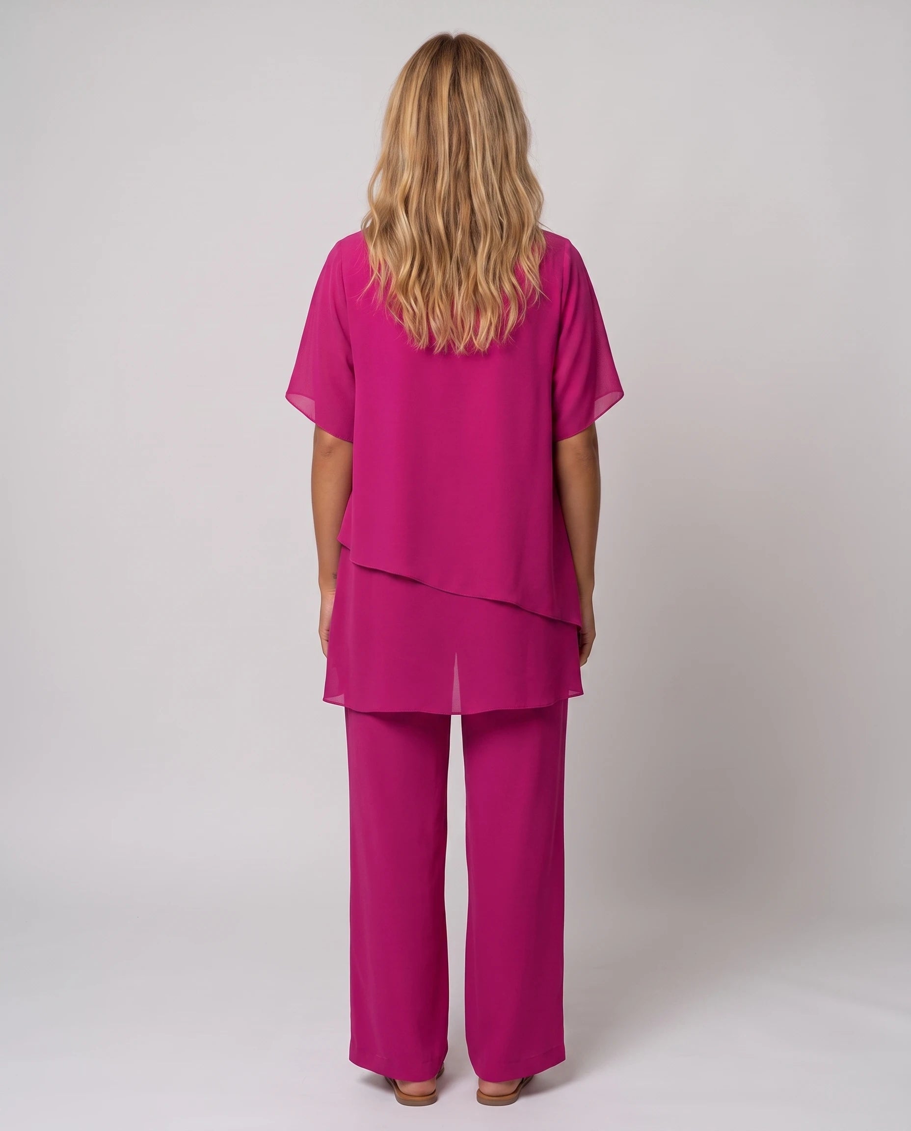 Ensemble top asymétrique et pantalon large Armelle — Fuchsia — vue dos studio
